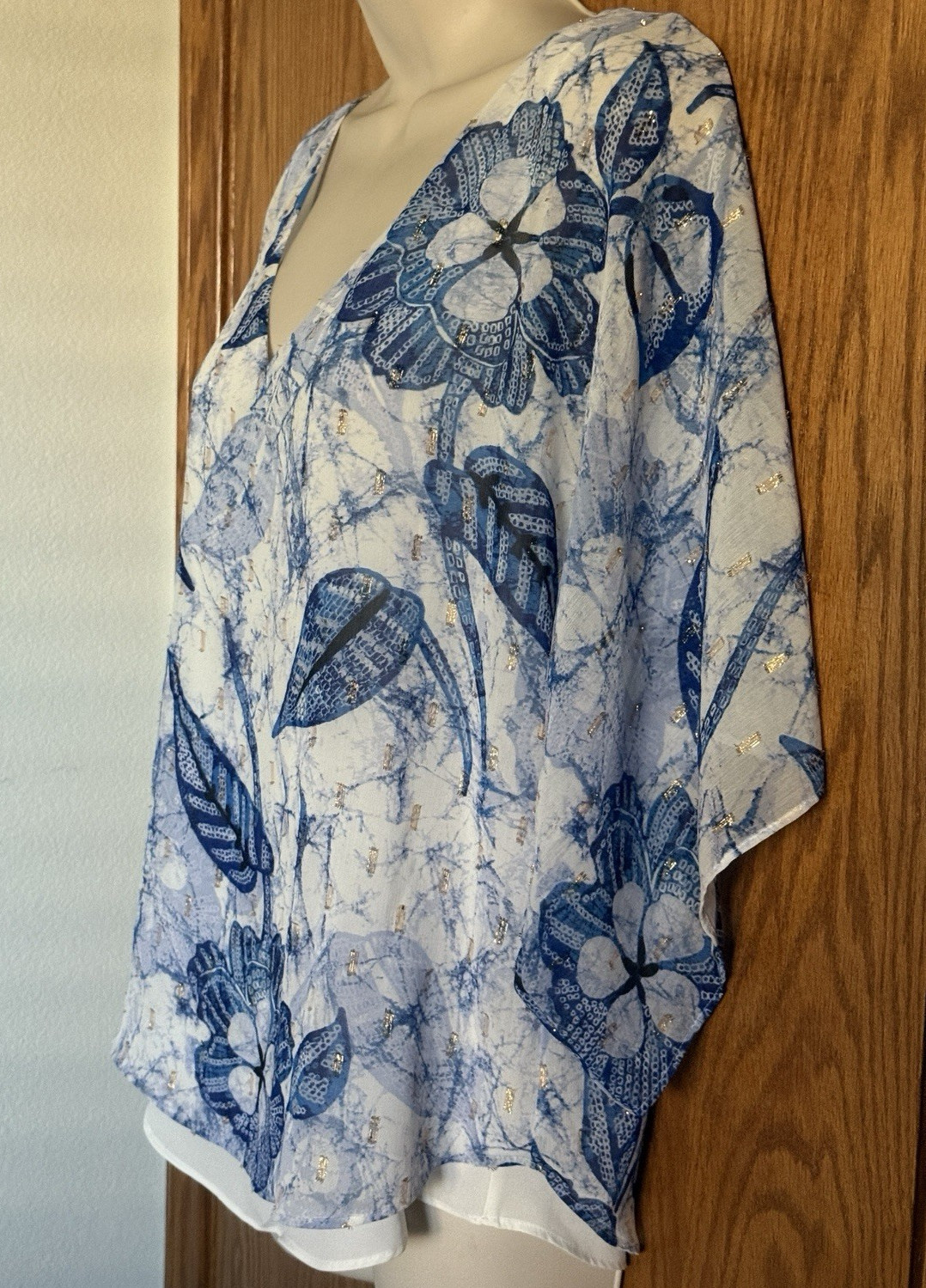 White House Black Market Top Blue White Gold 3/4 Sleeves V-Neck Women’s Size Med