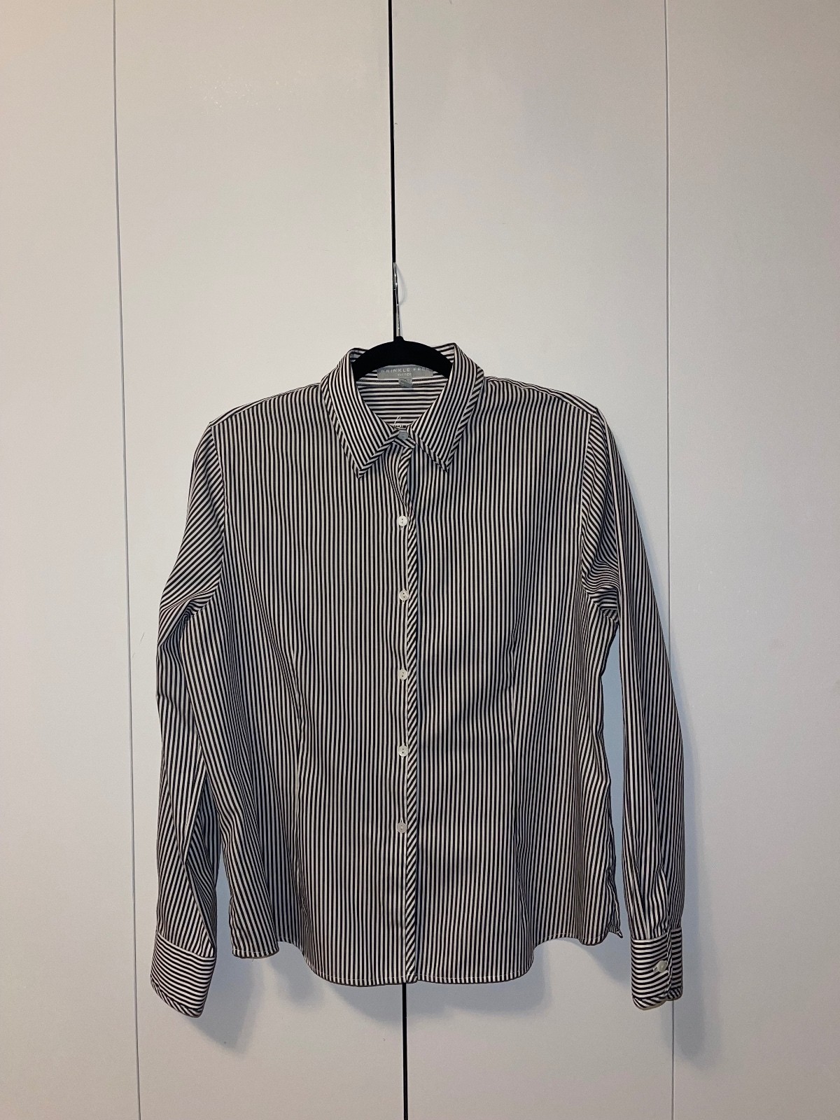 Women’s Black and White Striped Wrinkle-Free Fitted Button-Up Shirt Size 12