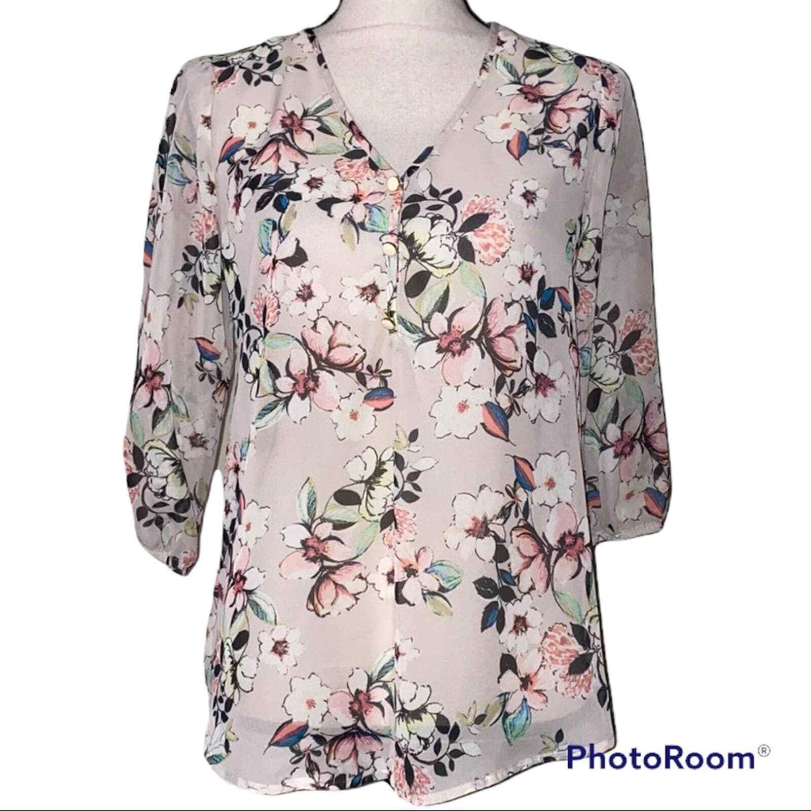 Living Doll Los Angeles small women’s sheer v neck floral blouse 3/4 sleeves NWT