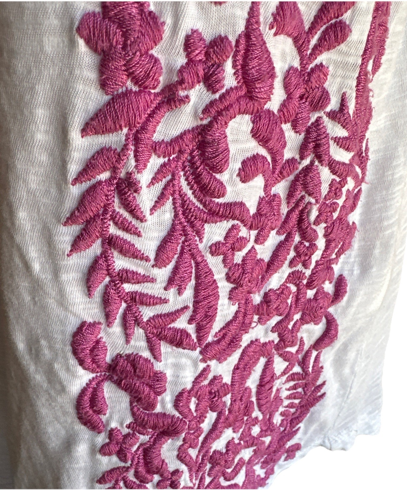 Lucky Brand Knit Tank Top S White with Purple Embroidery Racer Back Dip Hem cute
