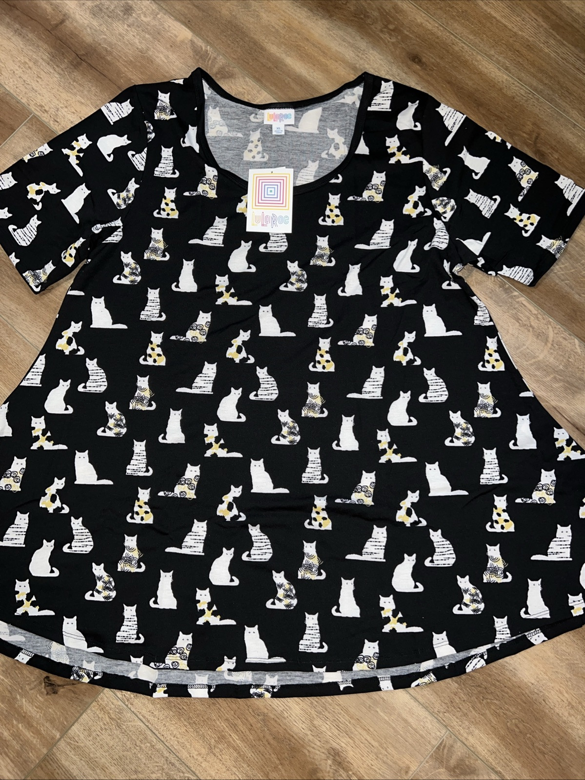 Lularoe Perfect T Tunic Medium 12/14 16 Black White Cats Kittens Animal Print 😻