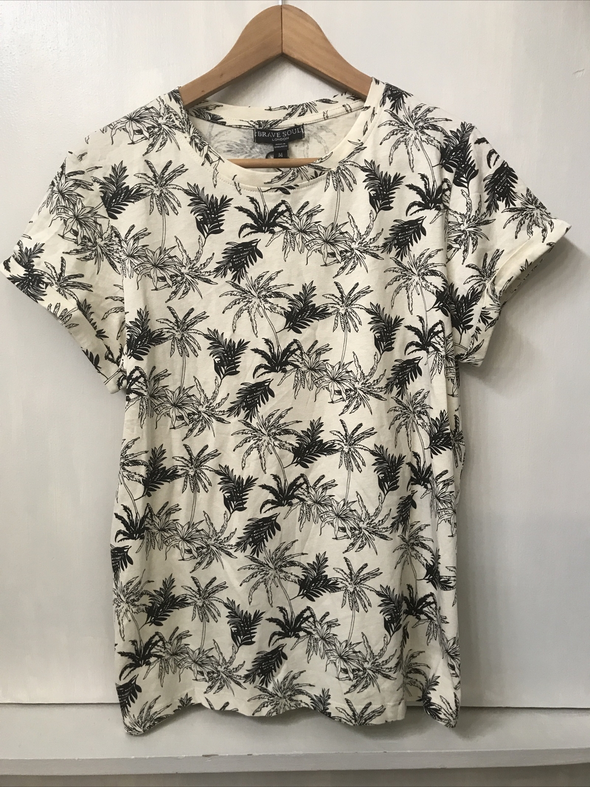 Brave Soul London Womens Size M Palm Tree Print Roll Sleeves Cream T-Shirt NWT