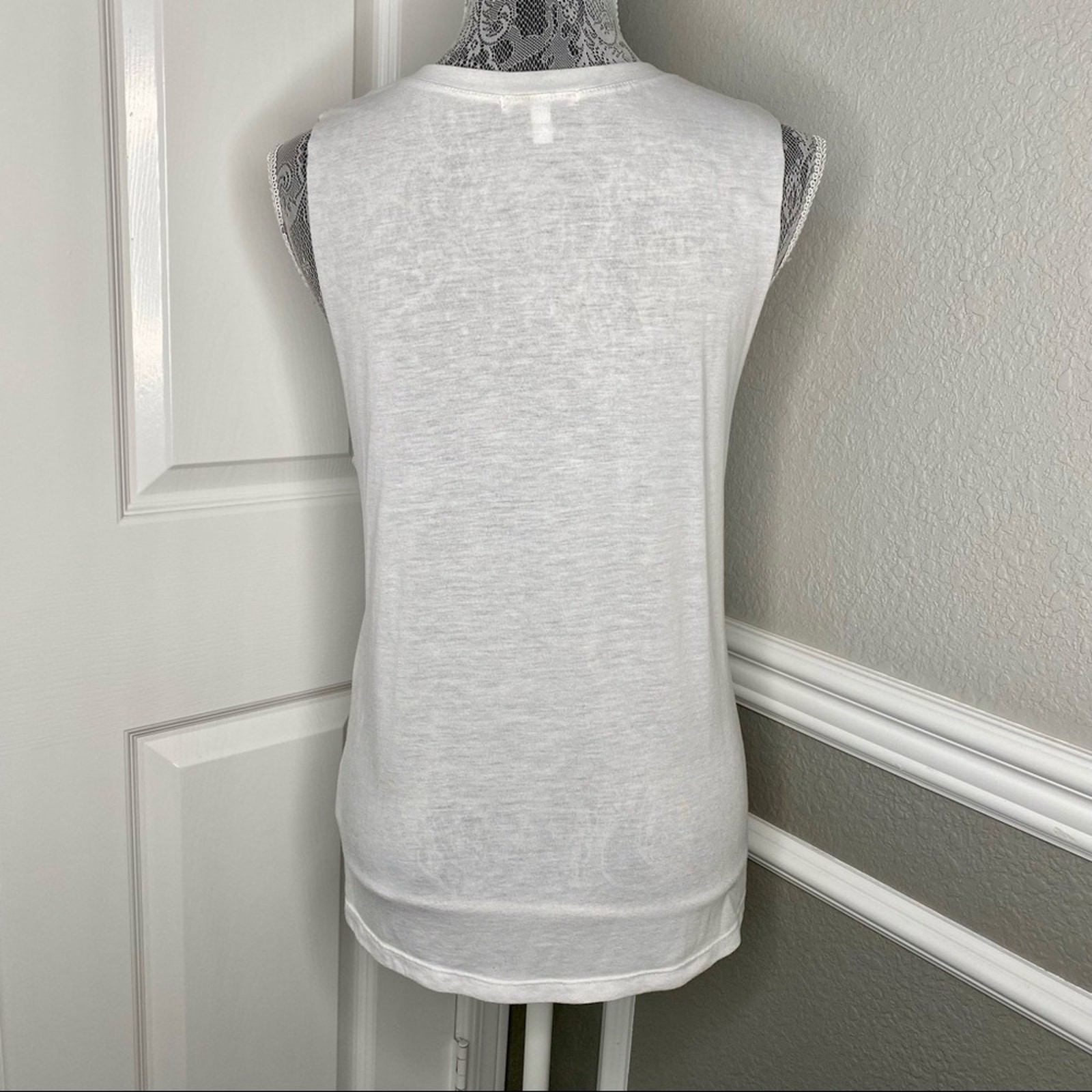 DELIA*S Woman’s 2000’s Y2K Skater Girl White Crew Neck Muscle Tee Tunic Tank S