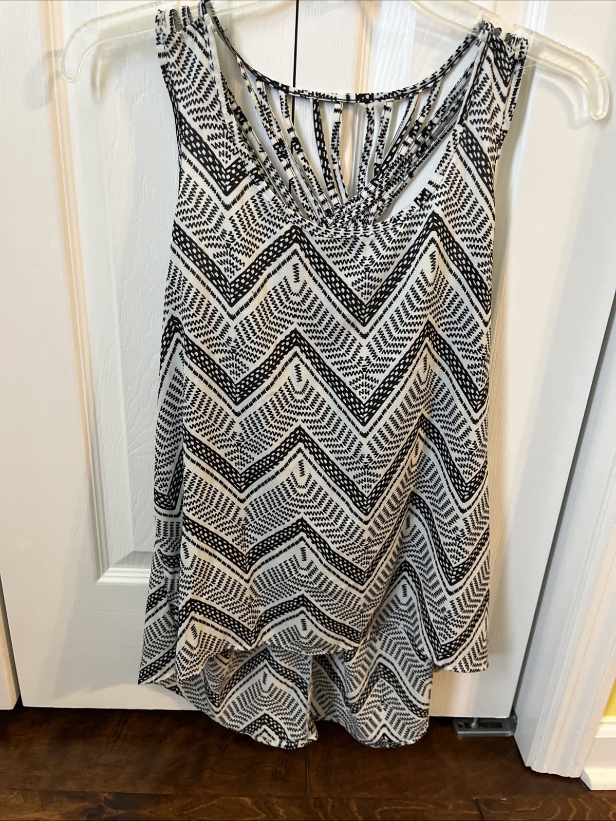 Wishful Park Black /White Tank Top Women Size L Sleeveless High Low Hem NWT