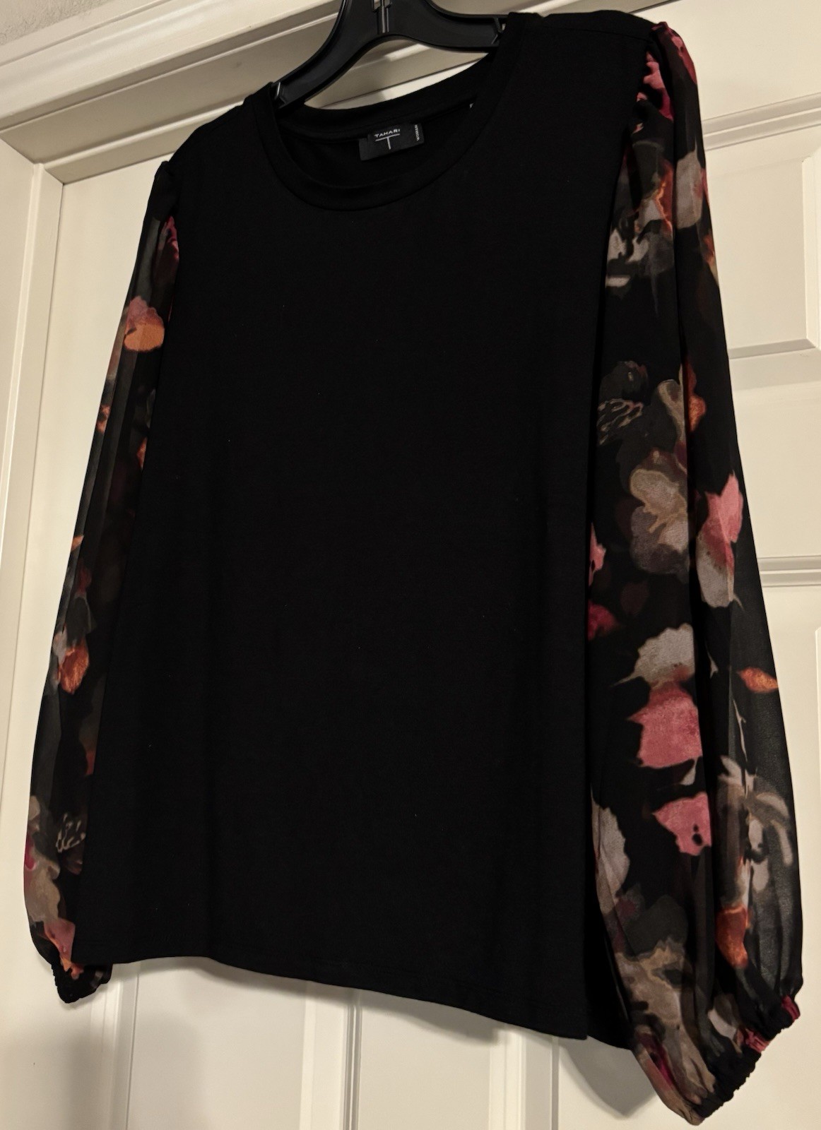 $88 T Tahari Mixed Media Floral Chiffon Sleeve Size 1X Black Knit Jersey Blouse