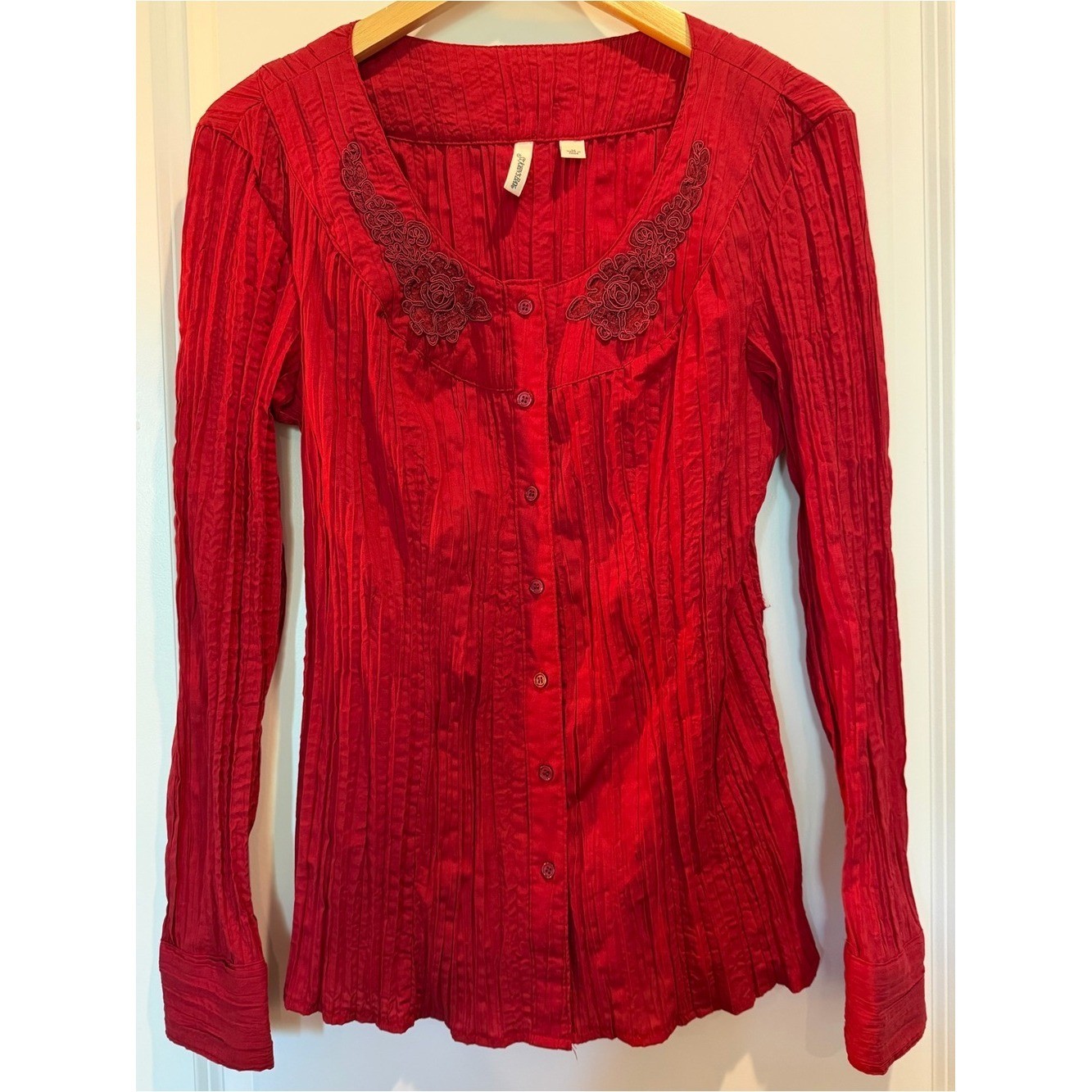 St. John’s Bay Crinkle Button Front Embroidered Blouse Red Women’s Medium