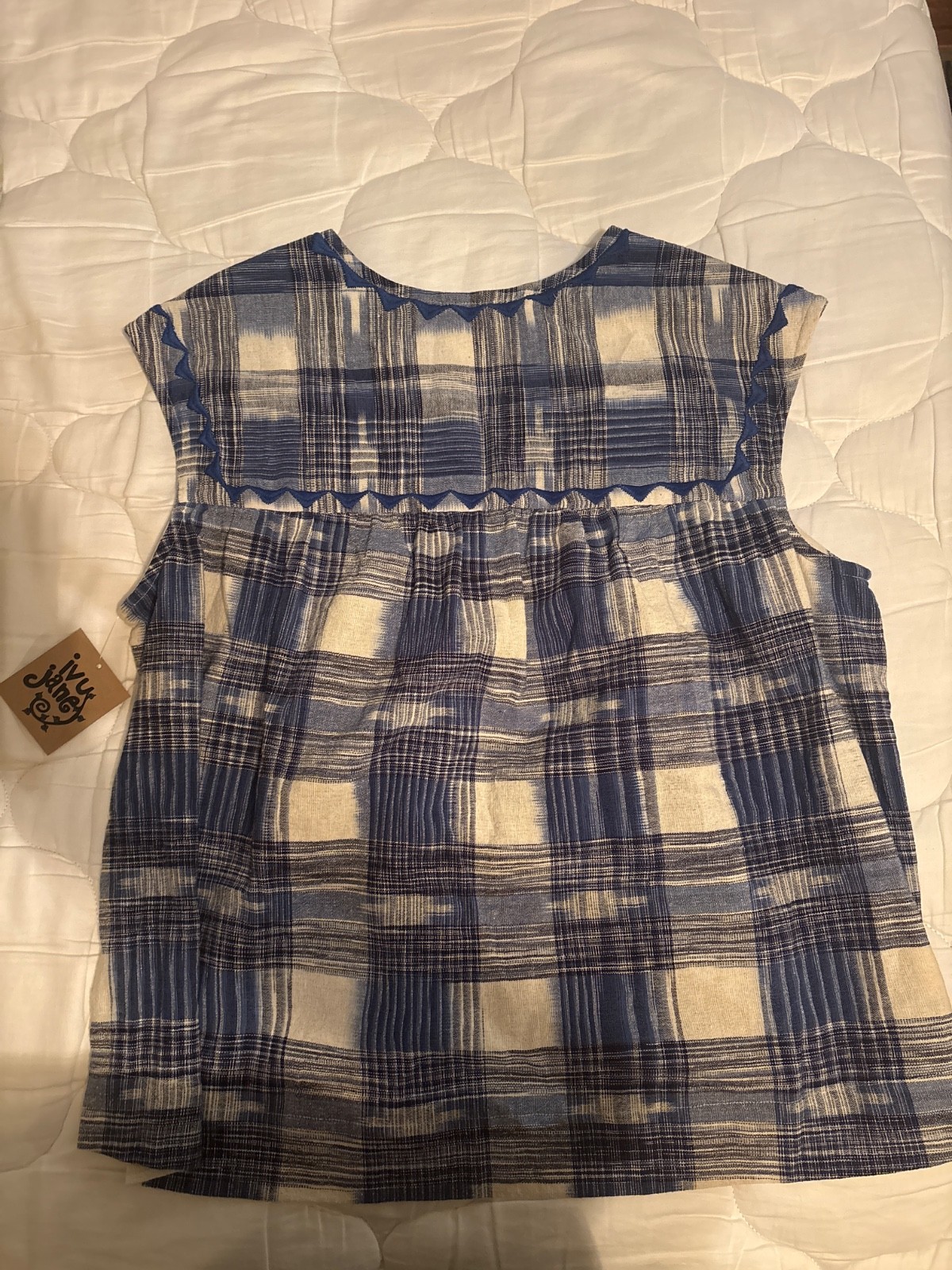 ivy jane NWT embroidered tank top Large