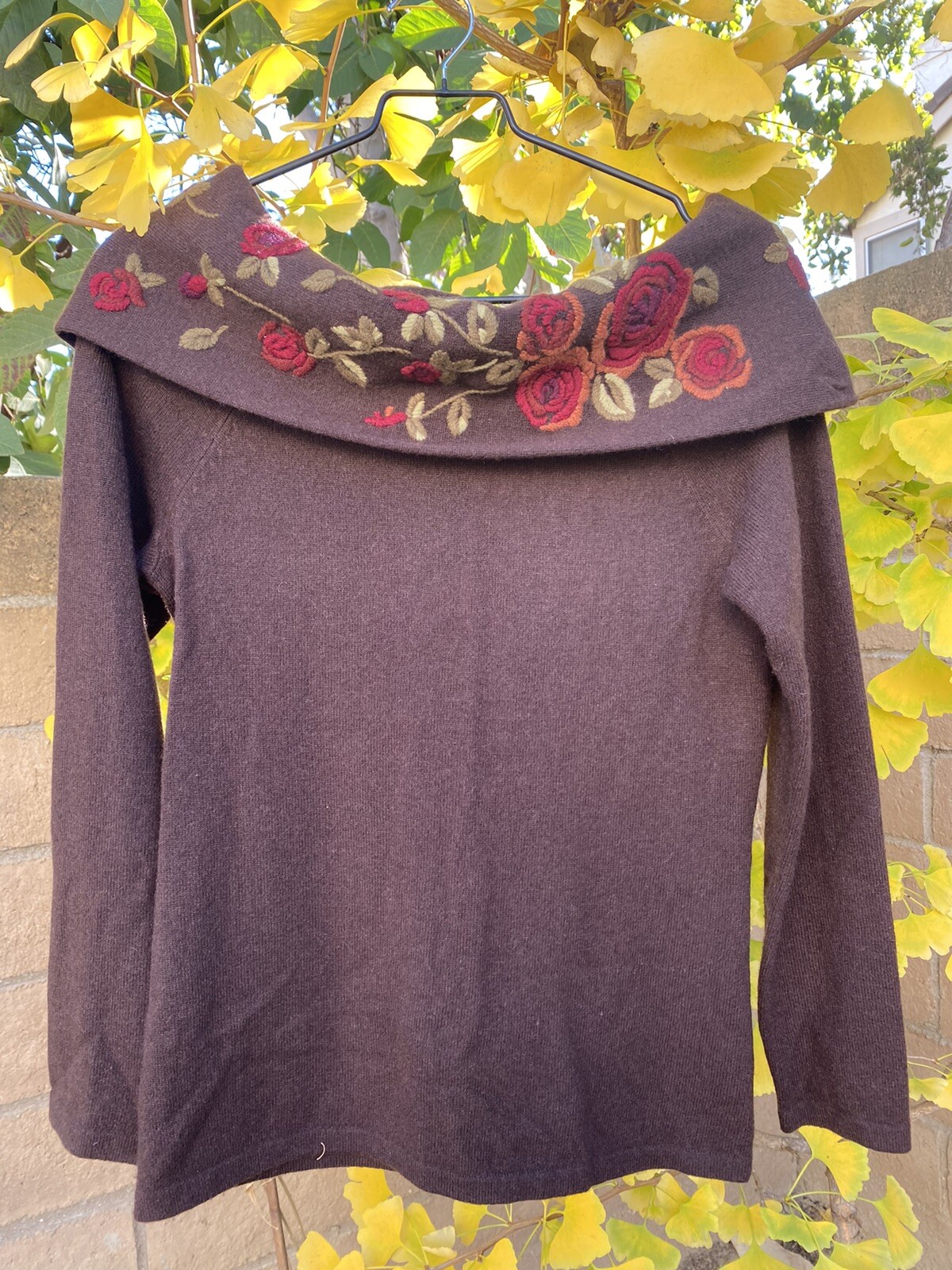 CaShMeRe Off SHouLdEr BrOwN FLoRaL EmBroiDeReD Top