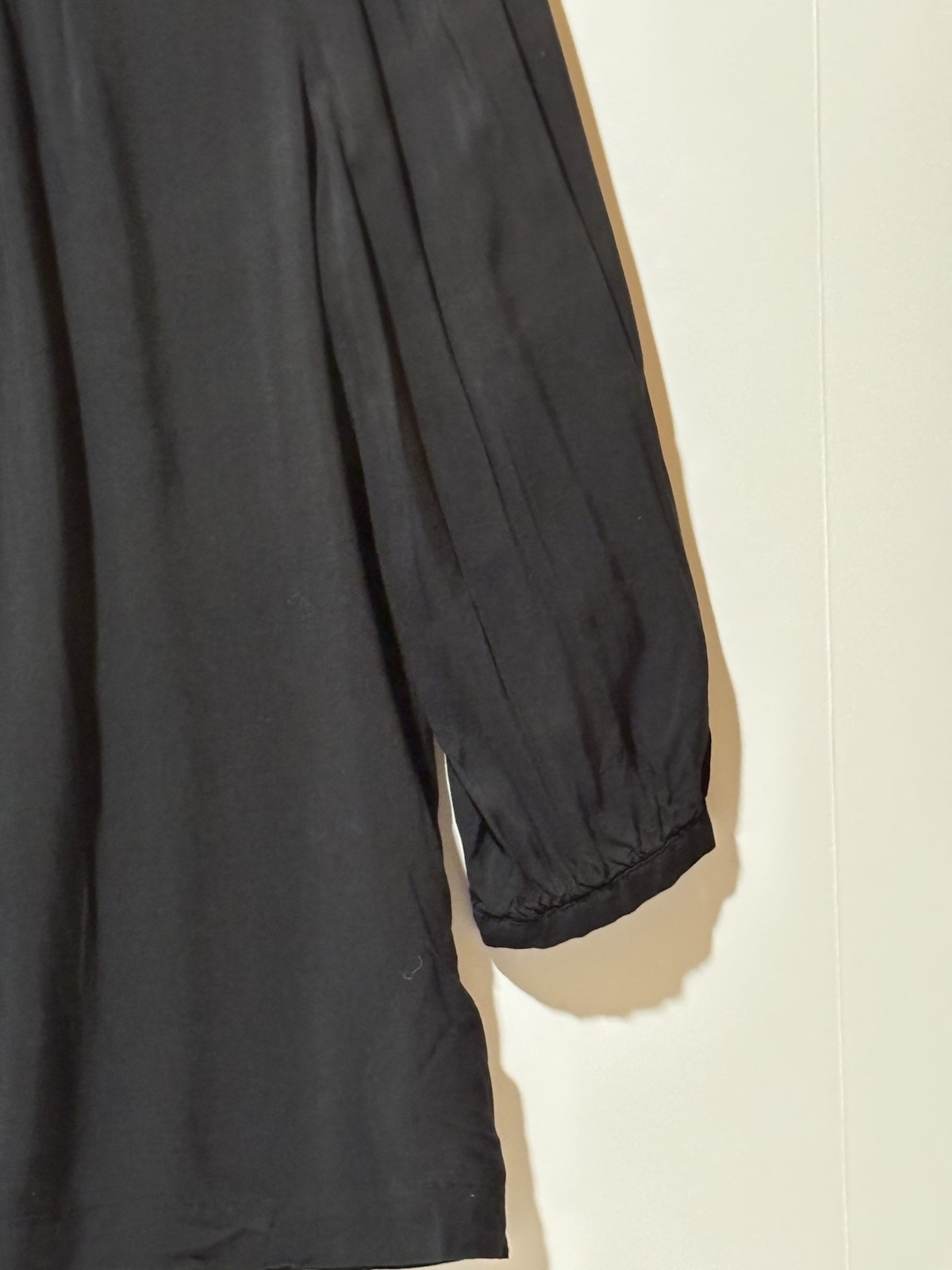 DOCKERS Blouse Women Sz M Black Goth Boho Tunic Round Neck L/S Pleated Front