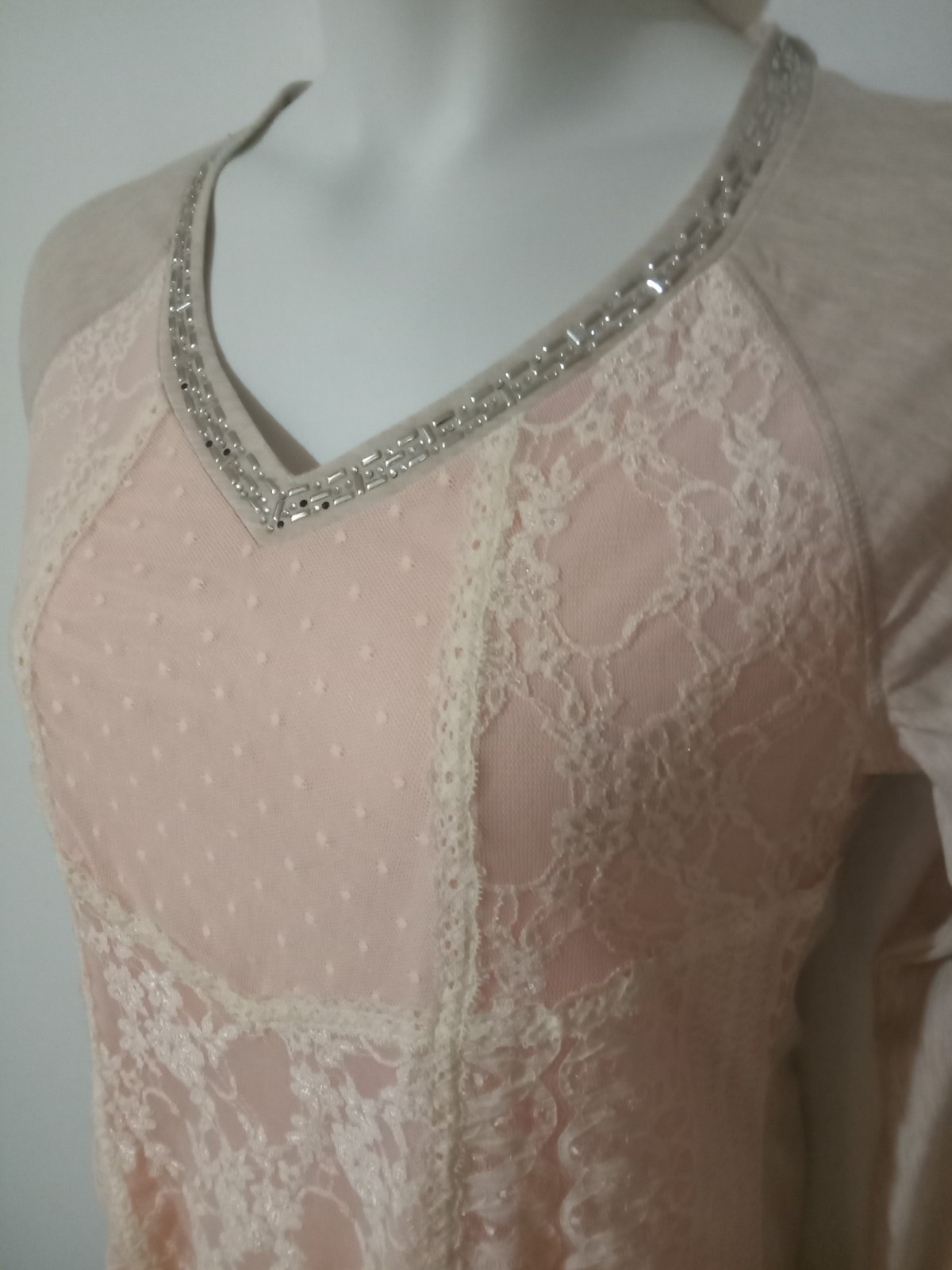 JOLT Women’s Medium Top Pink Tan 3/4 Sleeve Lace Overlay Pullover Beaded V-Neck