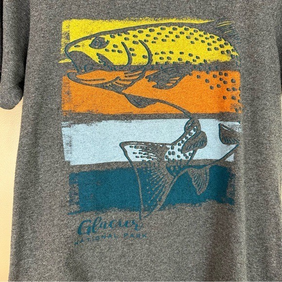 Glacier National Park Graphic Fish Print Gray T-Shirt Small Travel Vacation