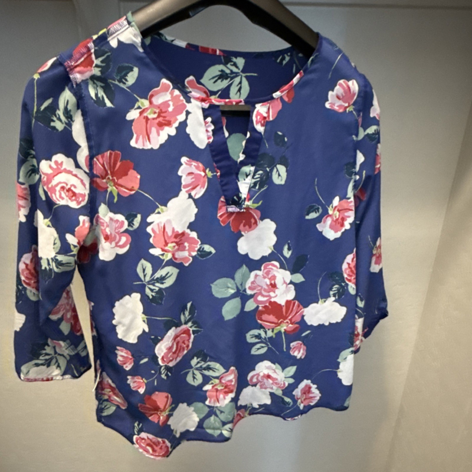 Women’s Blue Red White Green Floral Split Neck 3/4 Sleeve Blouse
