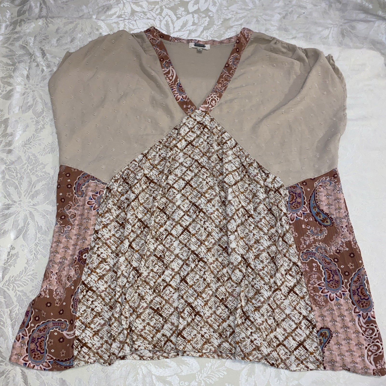 Gimmicks by BKE Womens Small Mixed Print Babydoll Blouse Cream Brown V-Neck Boho