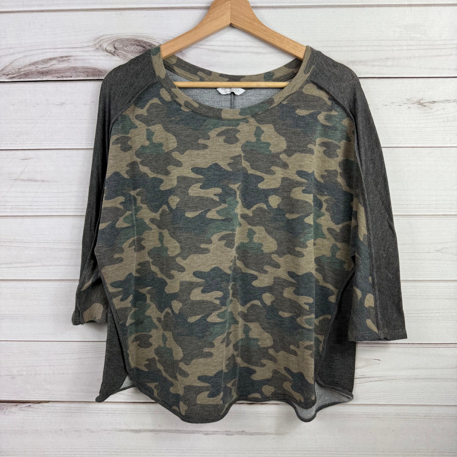 Femme by Tresics Womens Camo 1/4 Sleeve Top Size Large