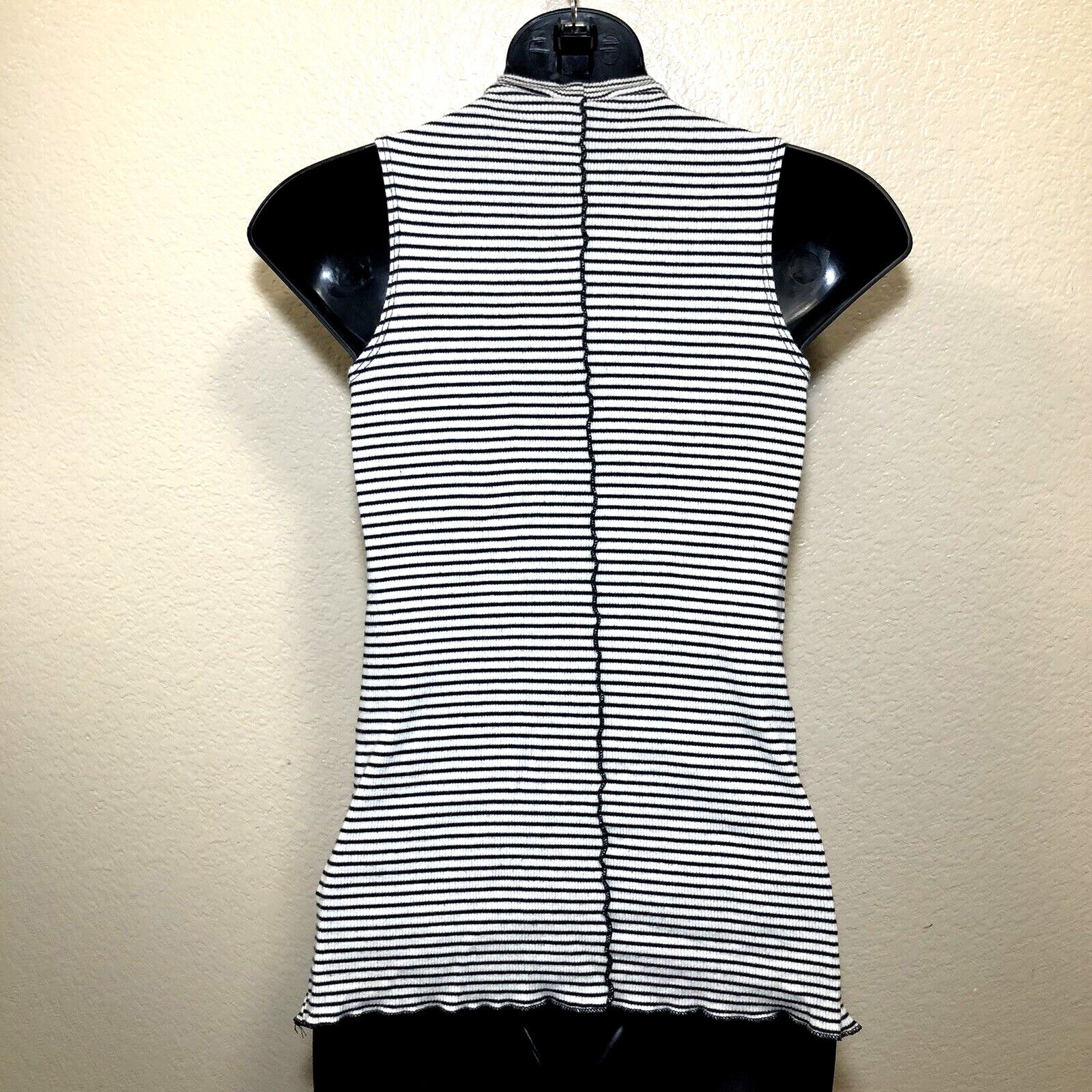 H.I.P. Fitted Striped Sleeveless Top / Junior’s Medium / White & Black