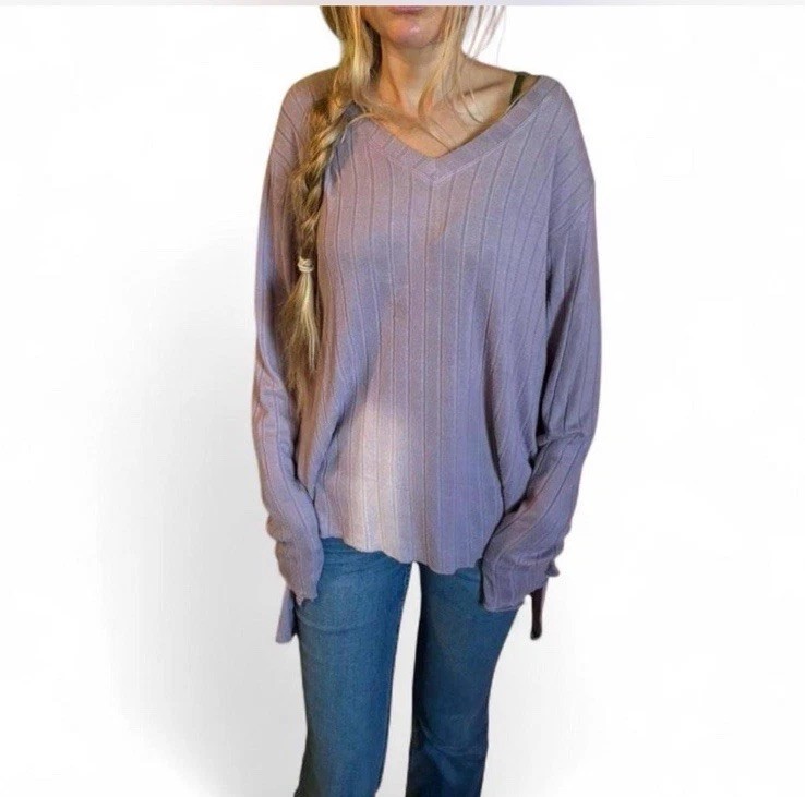 Soft Lilac long sleeve top with v neck and ribbed texture Extra long sleeves L