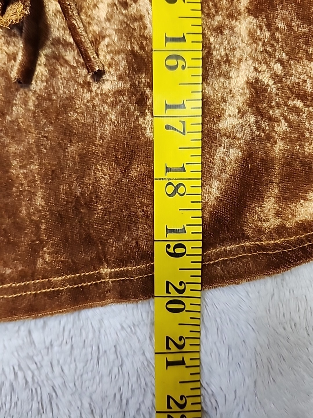 • Charlotte Russe Junior’s Sleeveless Velour Ruffle Front Tie Top Large Gold