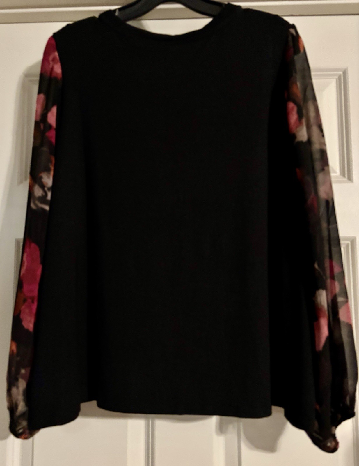 $88 T Tahari Mixed Media Floral Chiffon Sleeve Size 1X Black Knit Jersey Blouse