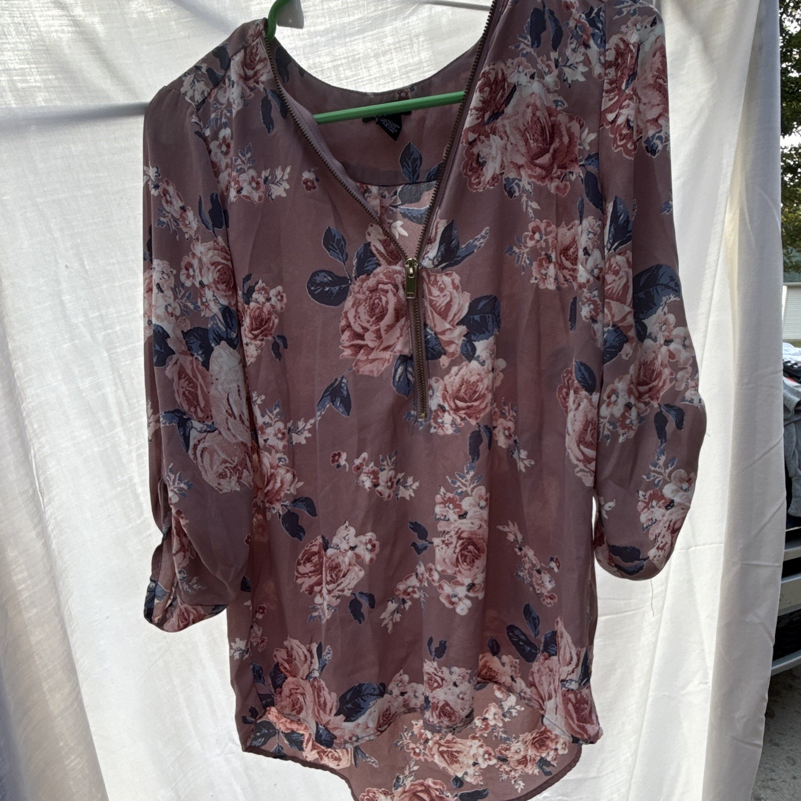 rue21 Women’s M Pink Floral Chiffon Blouse 3/4 Roll Tab Sleeve Zip V-Neck