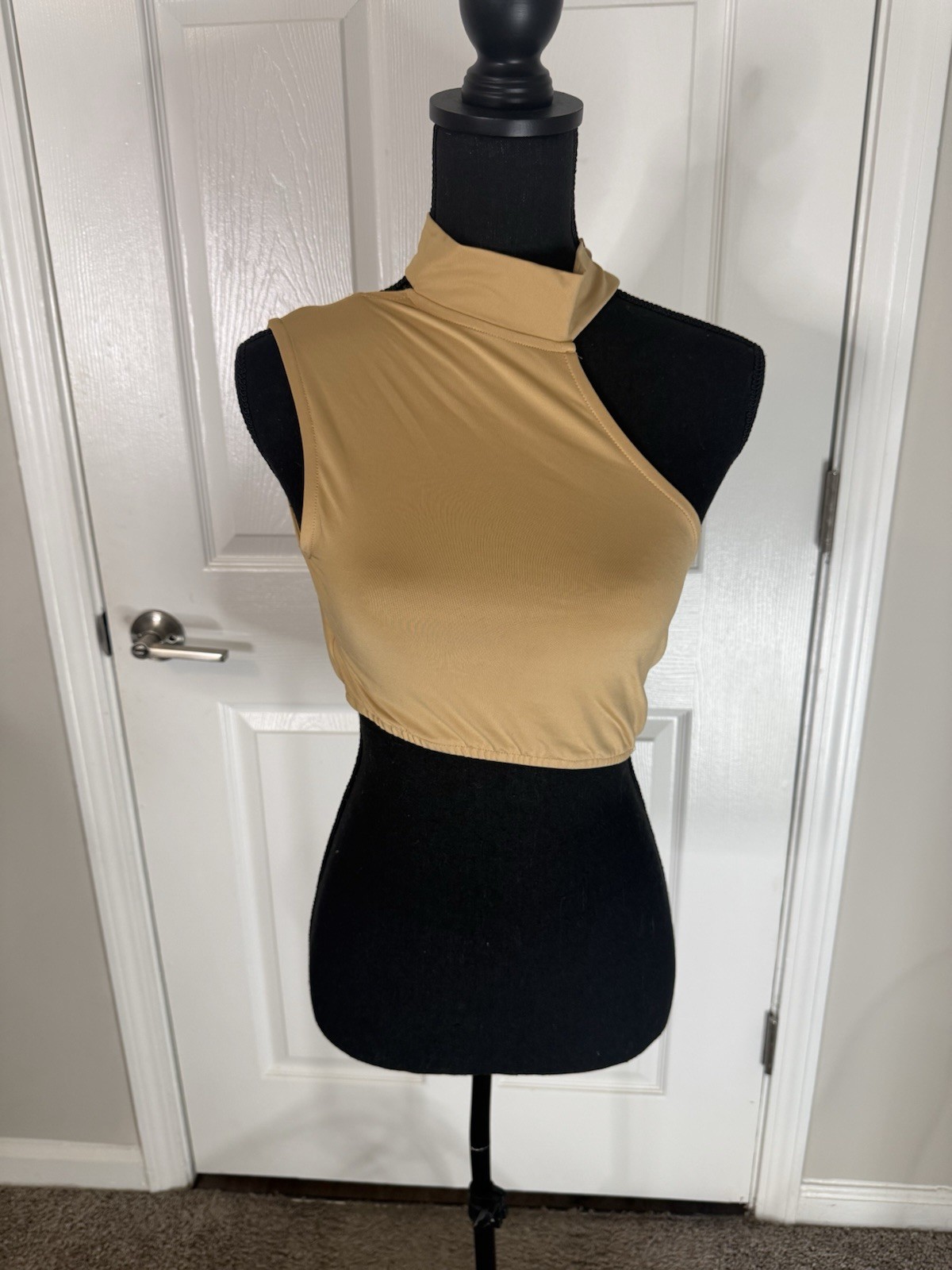SHEIN Beige High Neck Cropped Crop Top Sleeveless Backless, Button, M