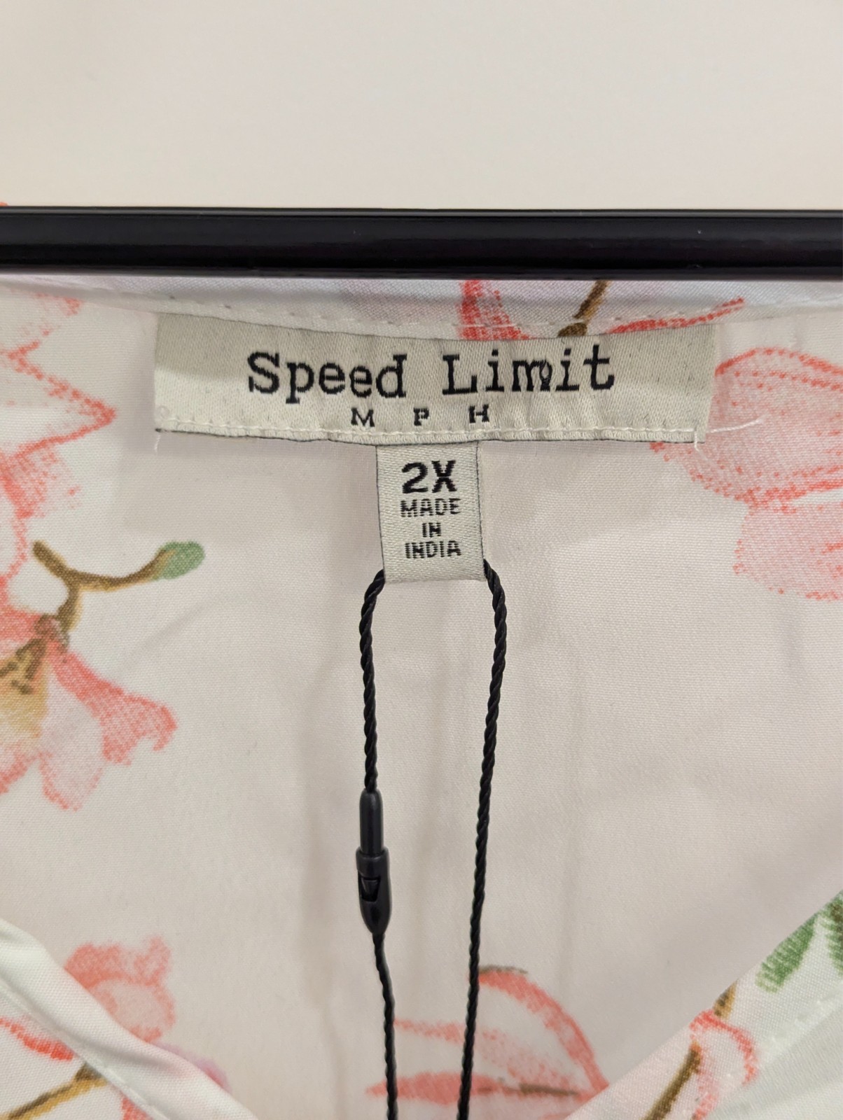Speed Limit MPH Womens 2X Floral Blouse White Pink Zip V Neck Cold Shoulder Top