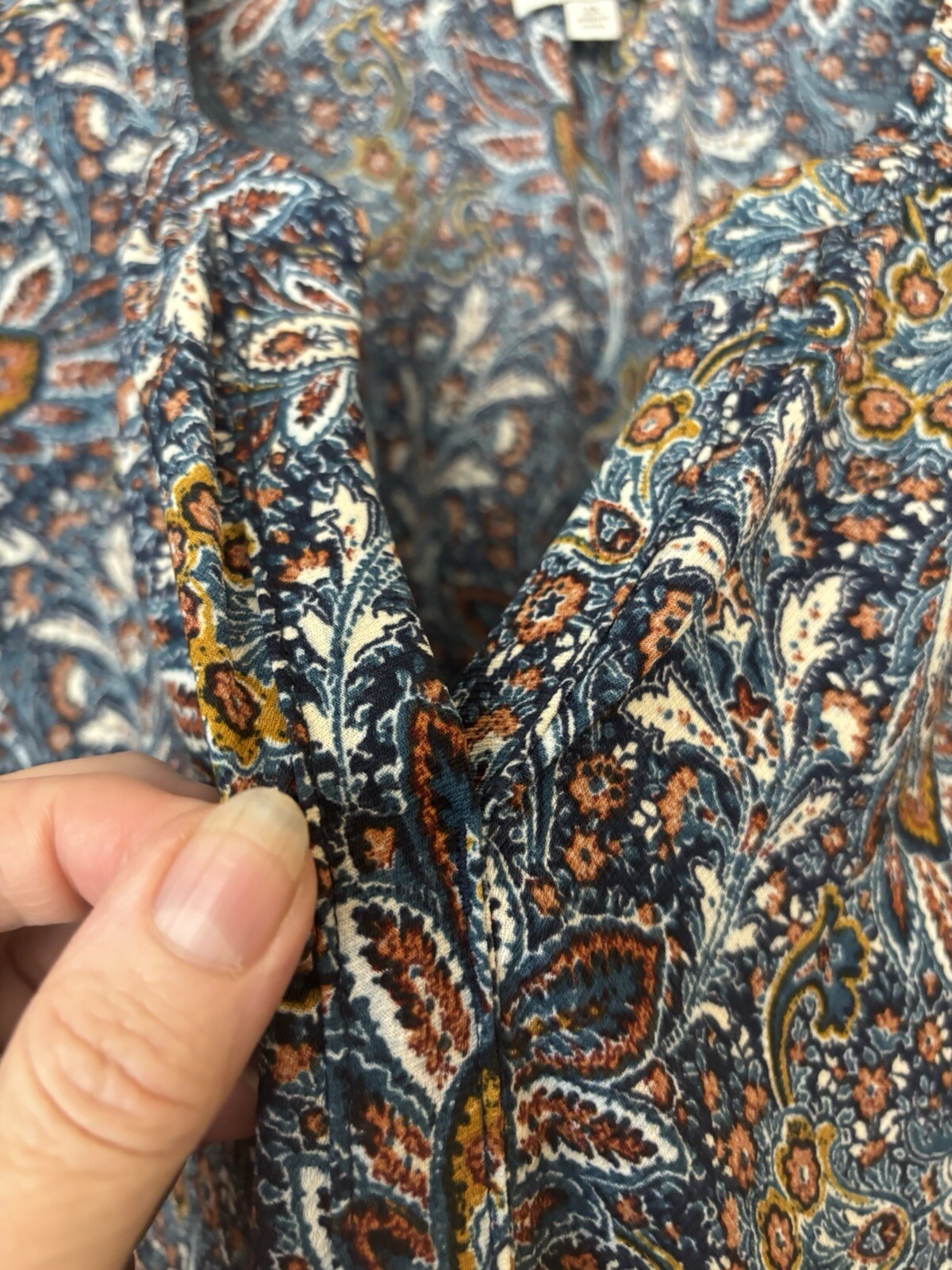 Wonderby Top Women’s XXL Multi Colors Blue & Neutral Long Sleeve Paisley V-Neck