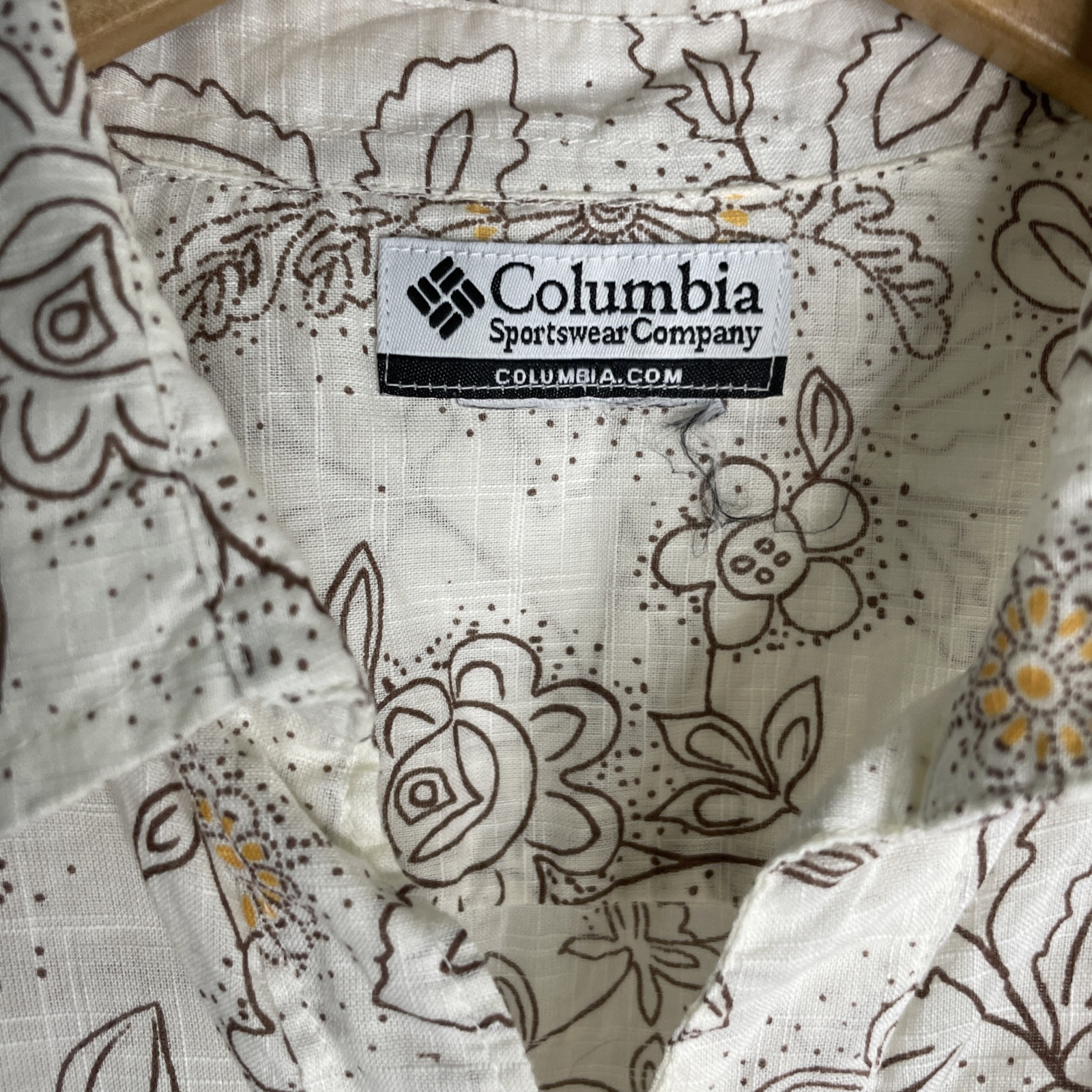 Columbia sportswear Company women’s long sleeve pearl snap collared floral Top
