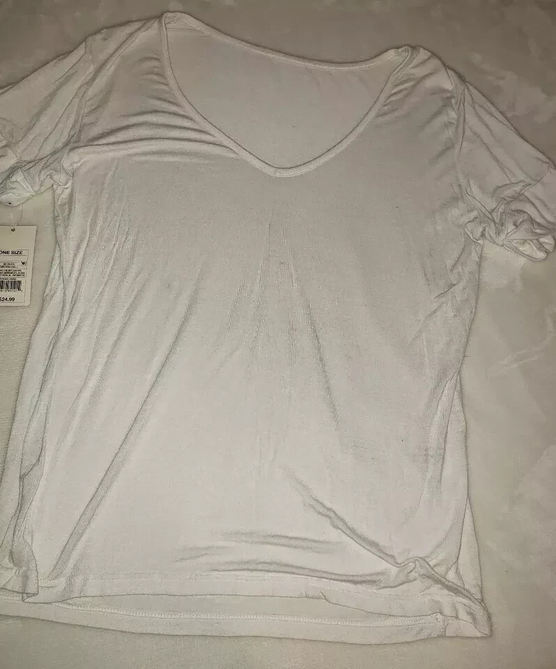 A New Day Women’s Ivory V-Neck Basic Casual Any Occasion Tee One Size