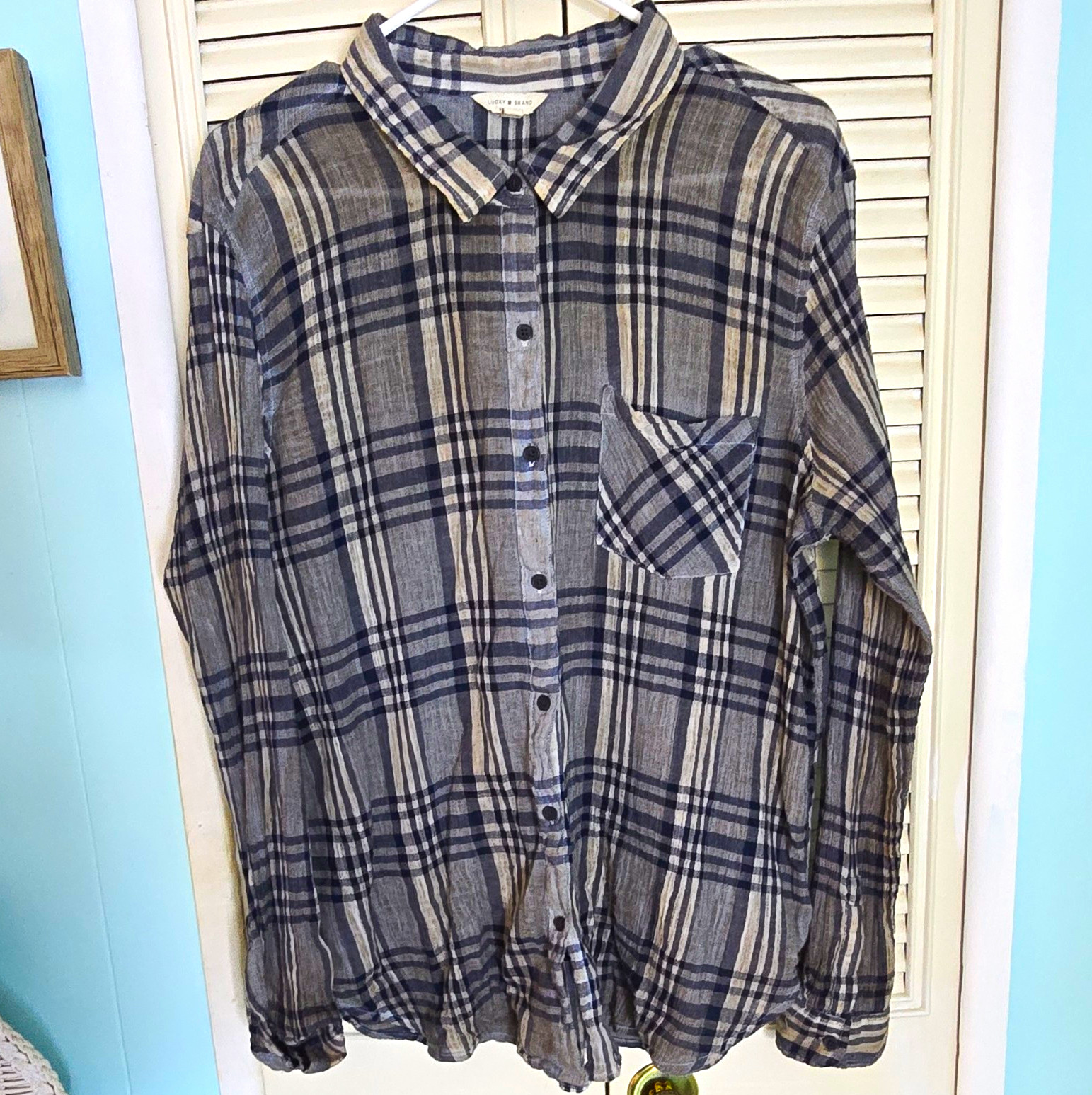 Lucky Brand Woman XL Woven Plaid Button-Up Shirt Gray Blue Beige Chest Pocket