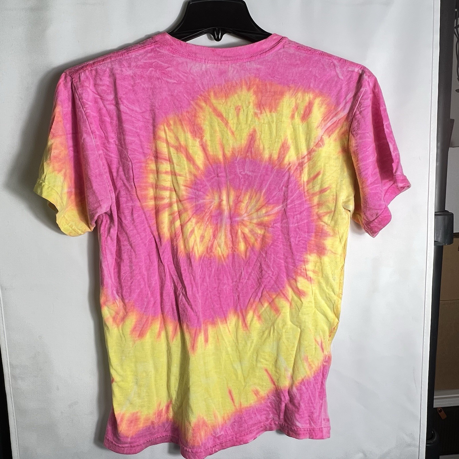 Bahamas Freeport Tie Dye T-Shirt Pink Yellow Embroidered Palm Tree Souvenir M