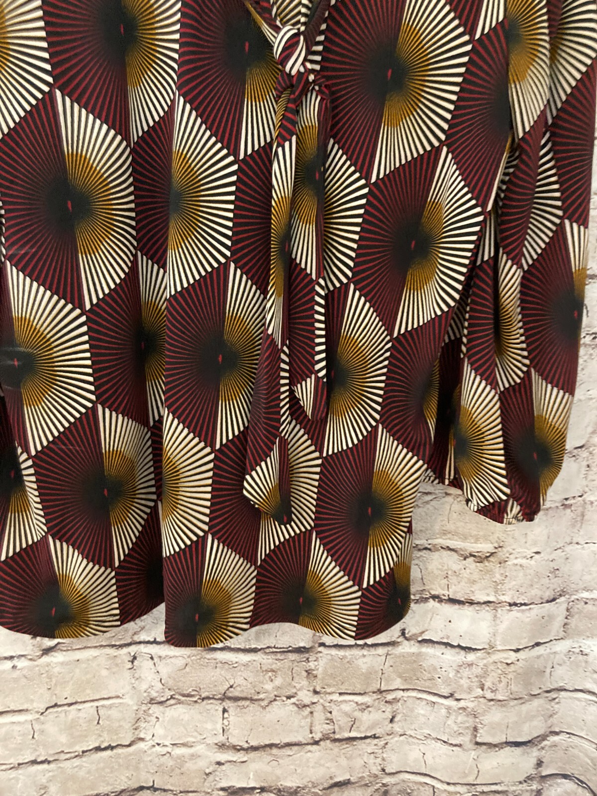 BY Design Top Womens Large Maroon & Gold Retro Sunbursts Tie Neck Career Office