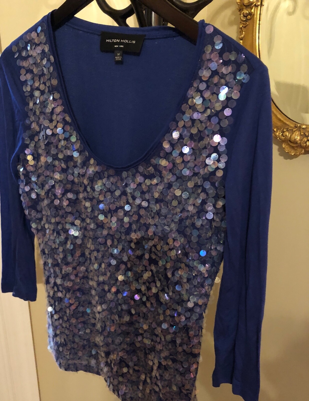 HILTON HOLLIS Blue Scoop Neck 3/4 Sleeve Knit Top Iridescent Sequined Front Sz M