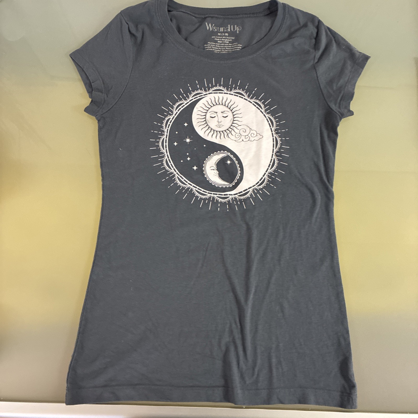 Wound Up Graphic Tee Pewter White Size Medium (7-9)