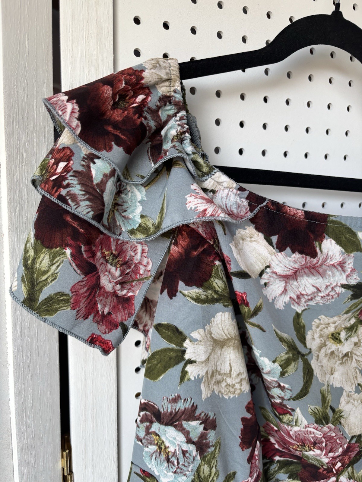 Shein Flutter Short Sleeve Blouse Boatneck Floral Dusty Blue/Maroon Unsized Lg?