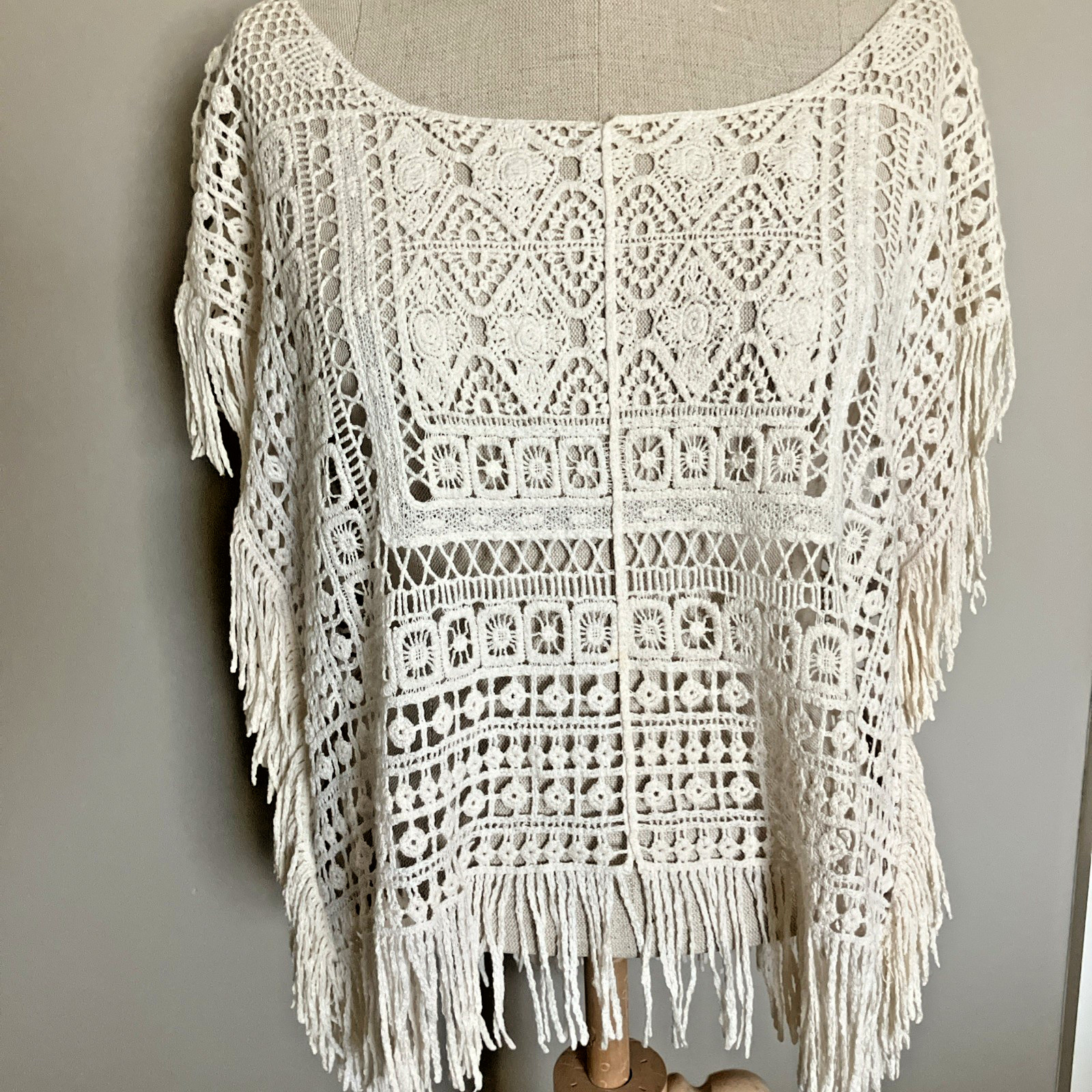 Women’s Crochet Fringe Top Cream XL Poncho Style Boho Hippie Chic Retro Passport