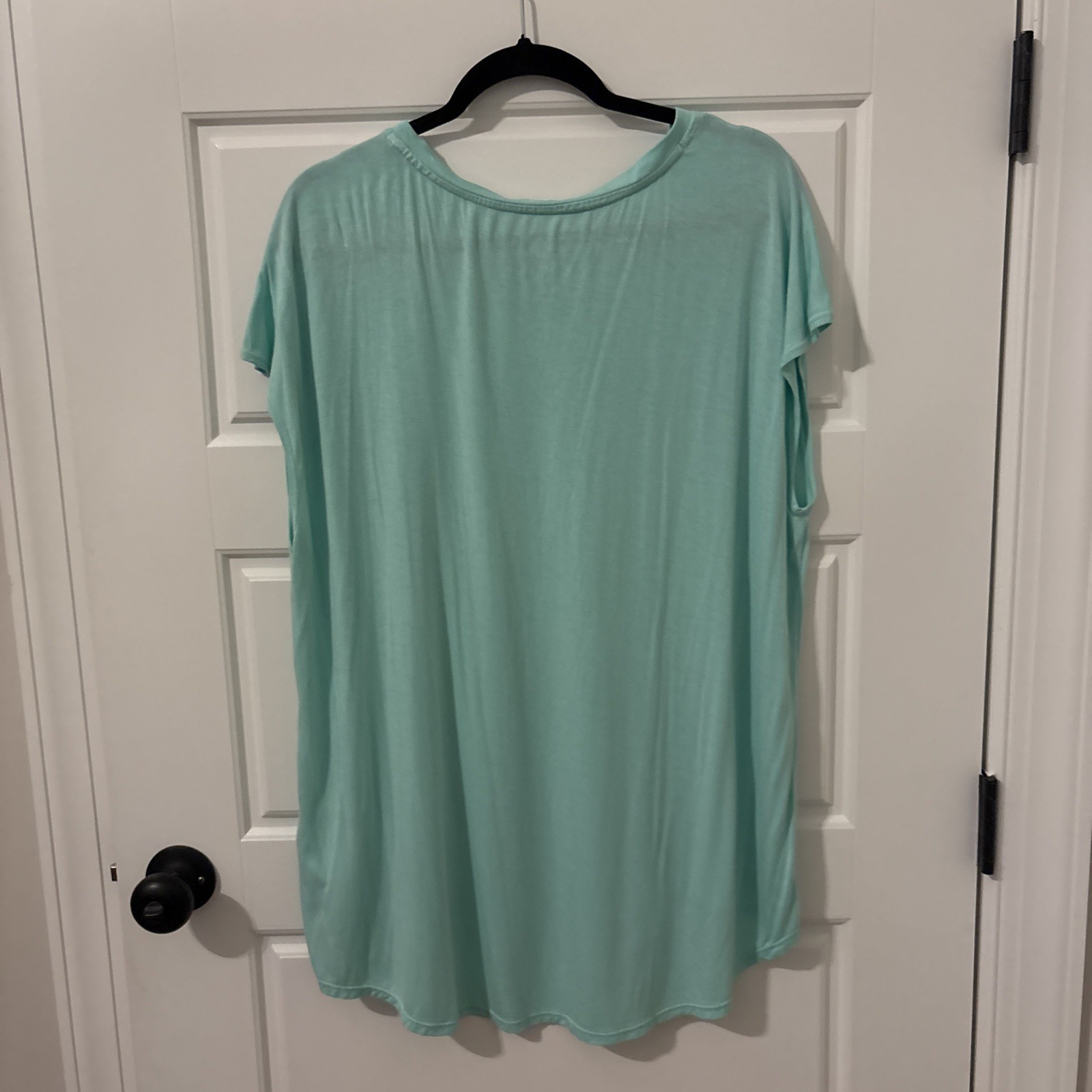 Lularoe Tenacious Relaxed Workout T Retail $36 – 1X – Item1012