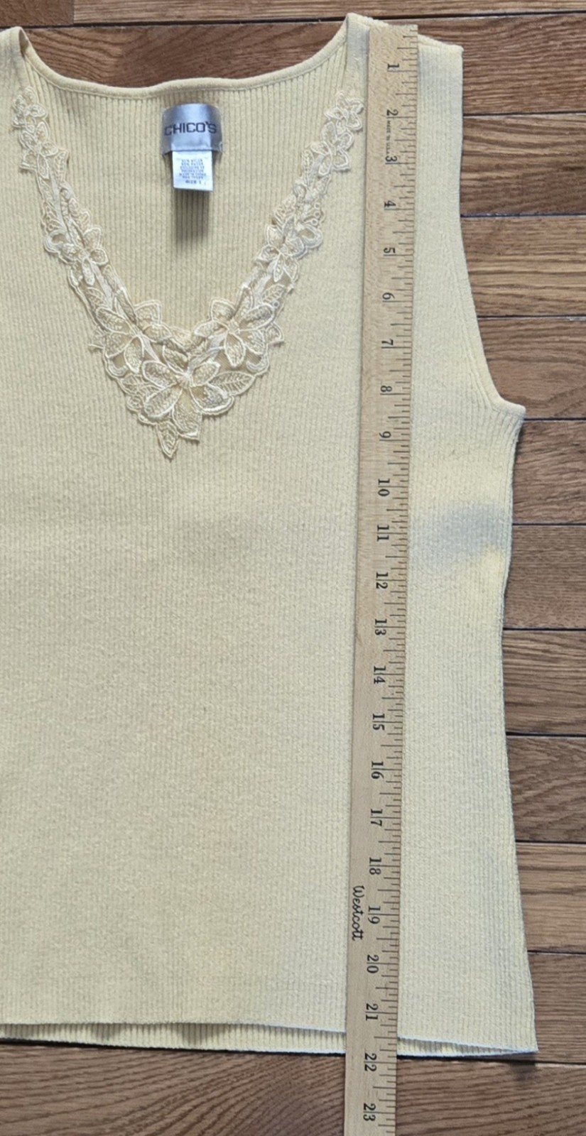Chico’s Size 1 Yellow Ribbed Lightweight Lace Applique Neckline Tank Top
