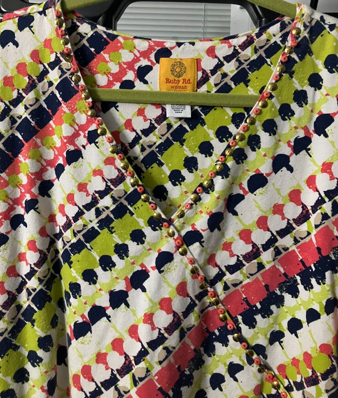 XL RUBY RD CORAL LIME GREEN WHITE GOLD STUDS BEADS 95% COTTON 5% SPANDEX TOP