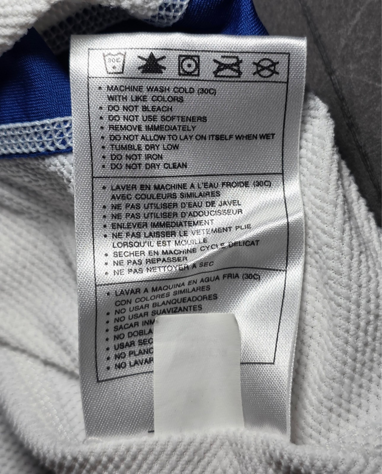 Nike Sphere Womens Blue and White Long Sleeve Exercise Shirt Size XL (16-18)