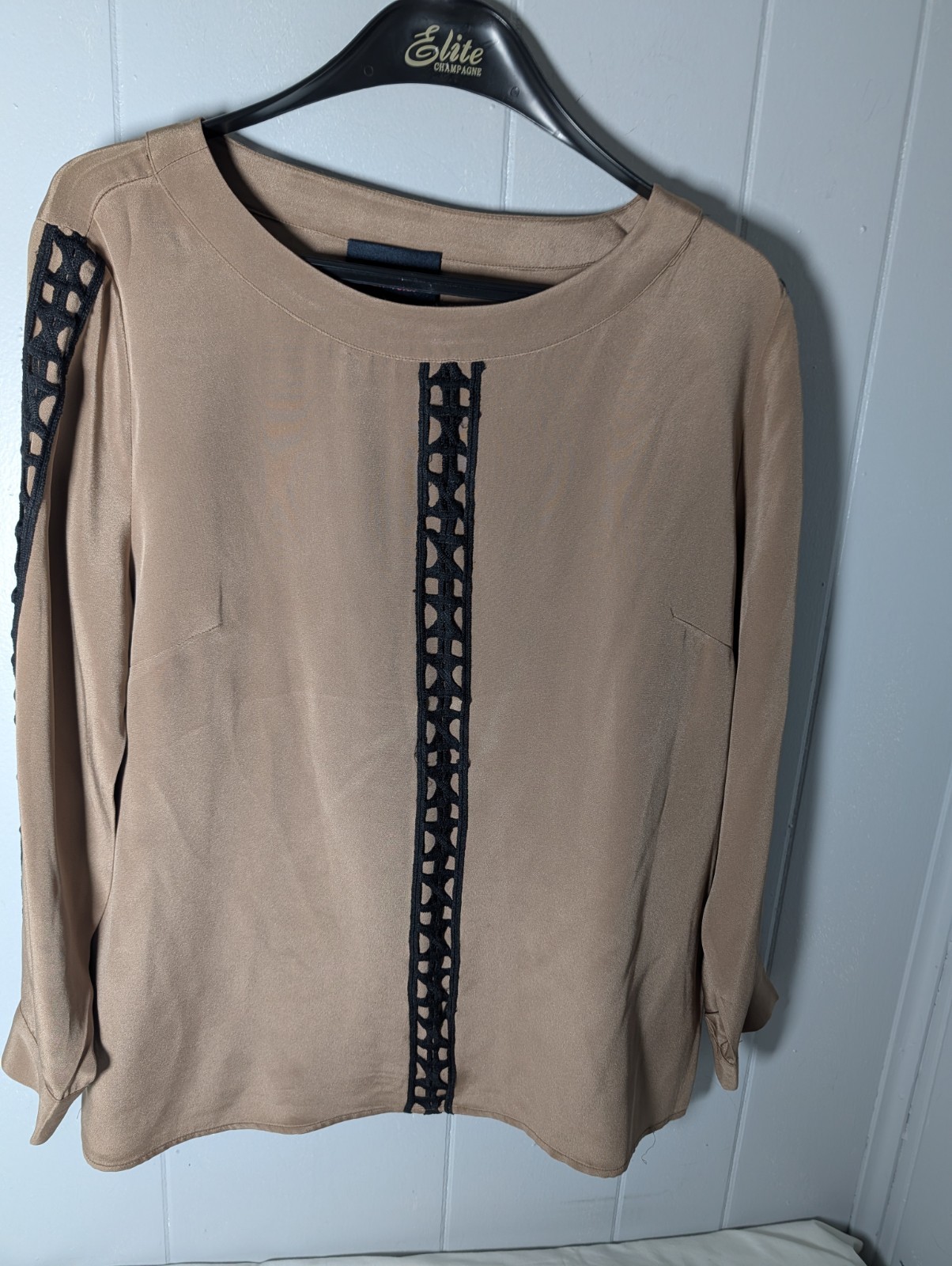 Hamptonite New York NWT Ladies Taupe Blouse Black Trim Size M 100% Silk Business