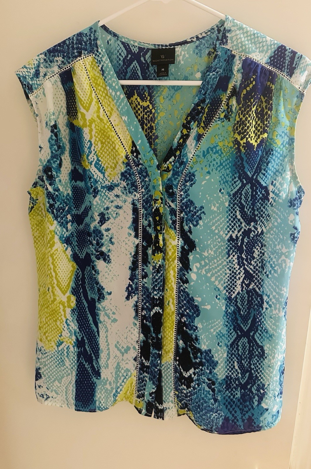 Worthington Blue/Green/Yellow Animal Print V-Neck Sleeveless Button Top Size M