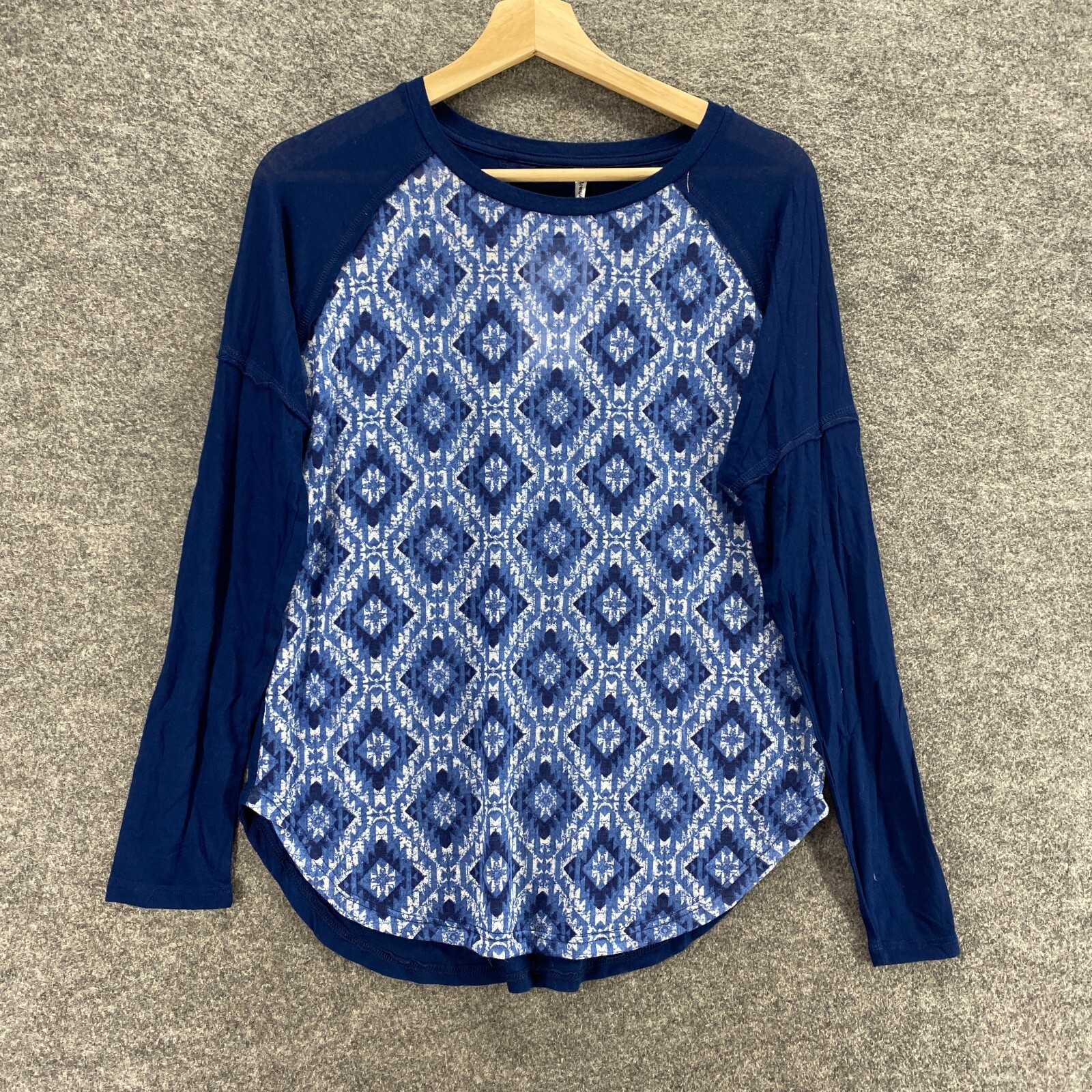 New Tresics T-Shirt Women M Blue Geometric Round Neck Long Sleeve Rayon