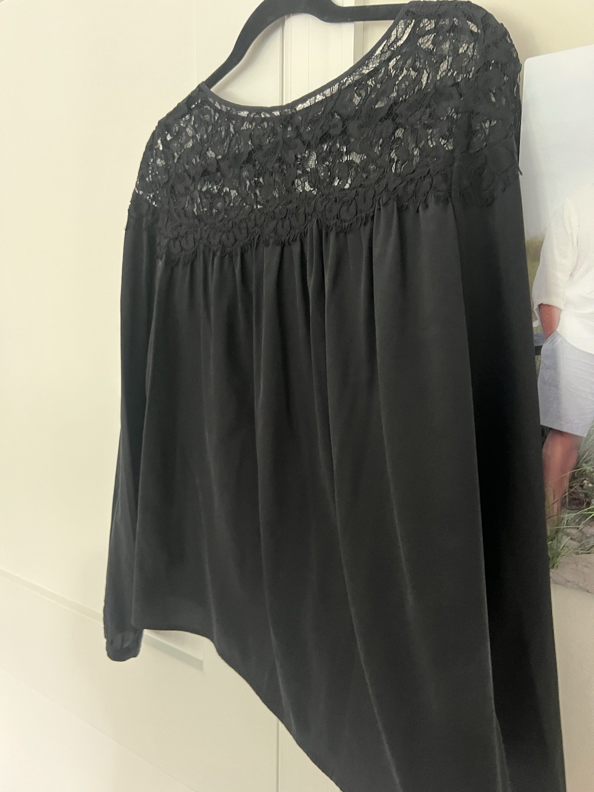 St. John Elegant Black Lace Insert Women’s Top Sz 10 NWOT Stunning!
