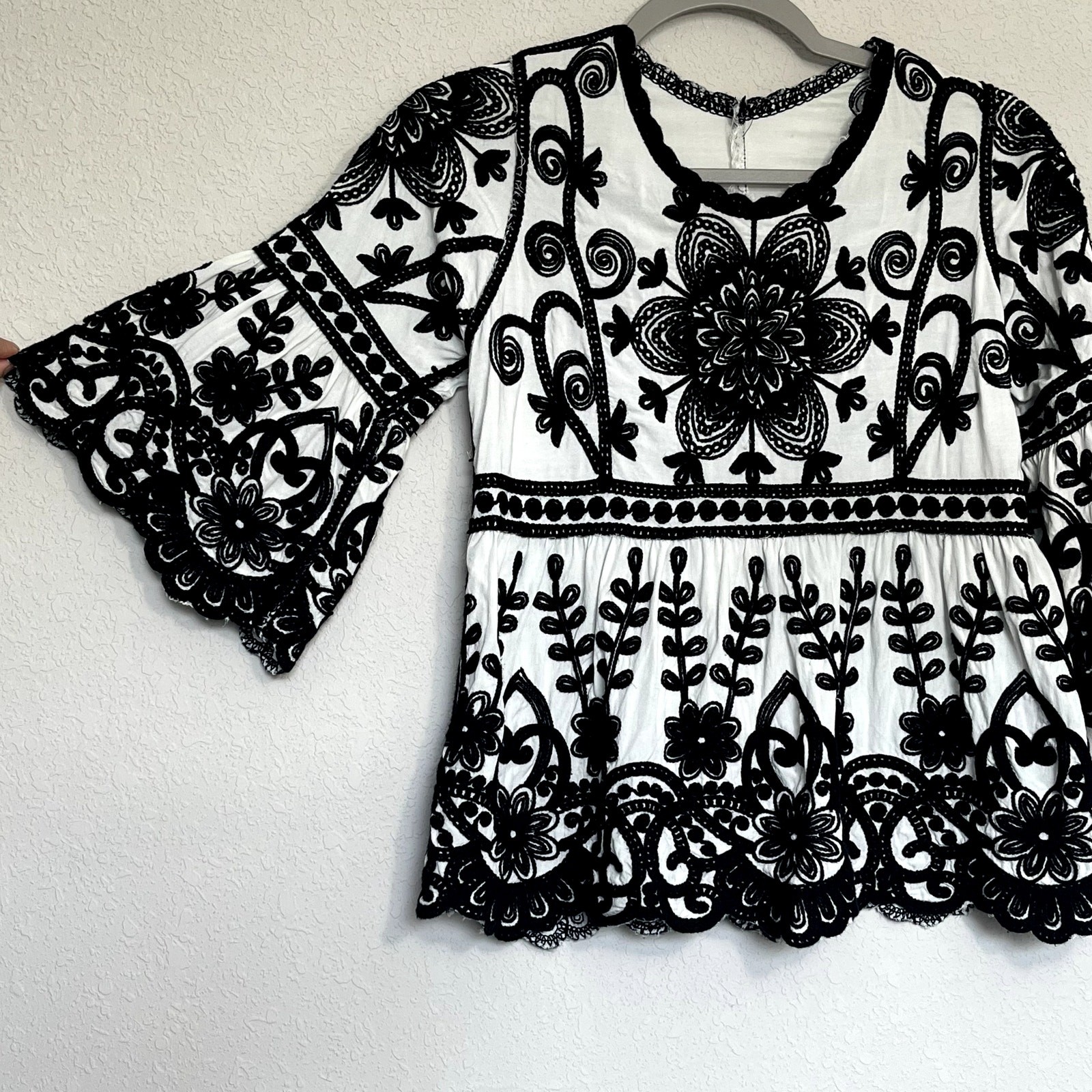 Black and White Embroidered Peasant Scalloped Top Boho Prairie Cottage Festival