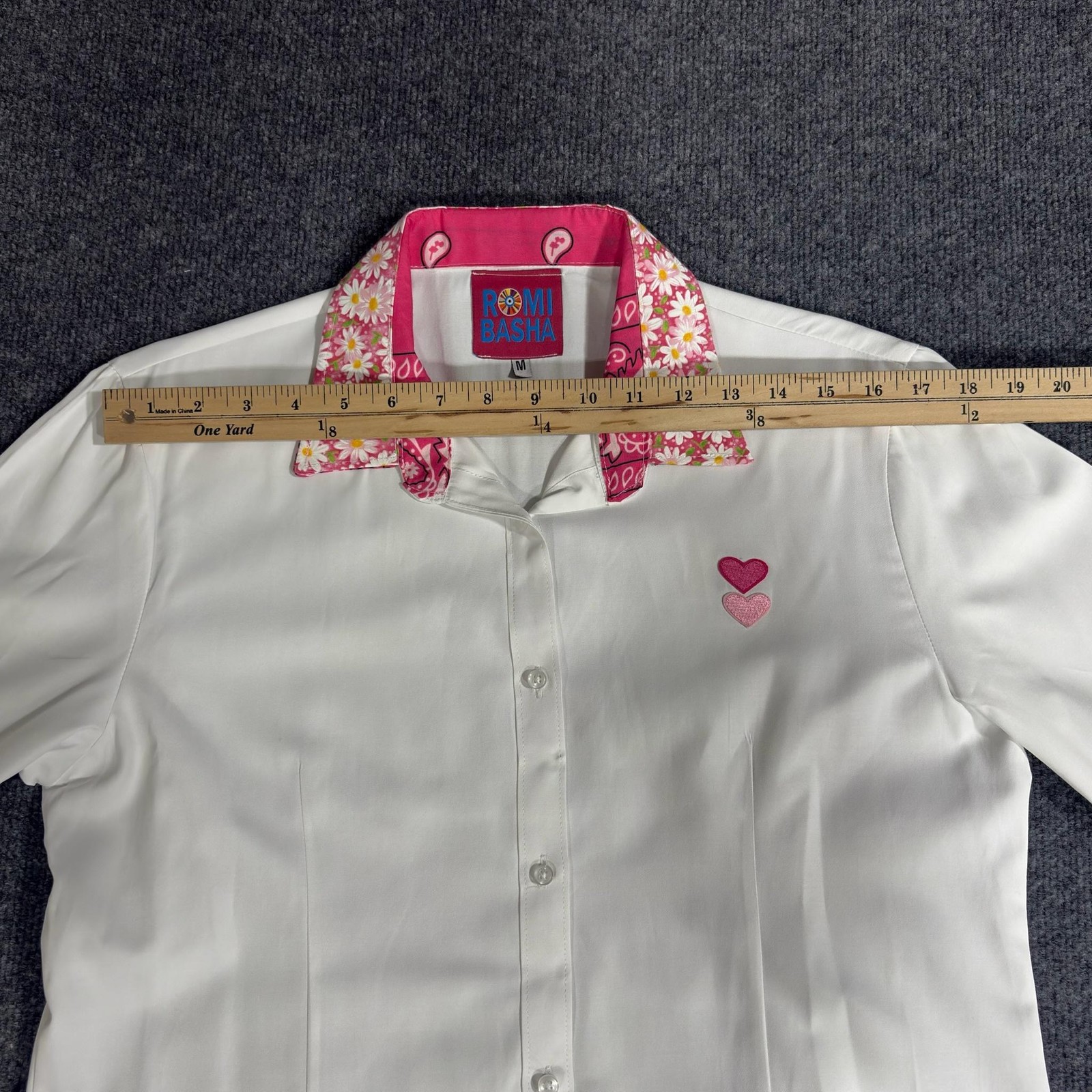 ROMI BASHA Shirt Womens Medium White Heart Floral Trim Button Front Valentines