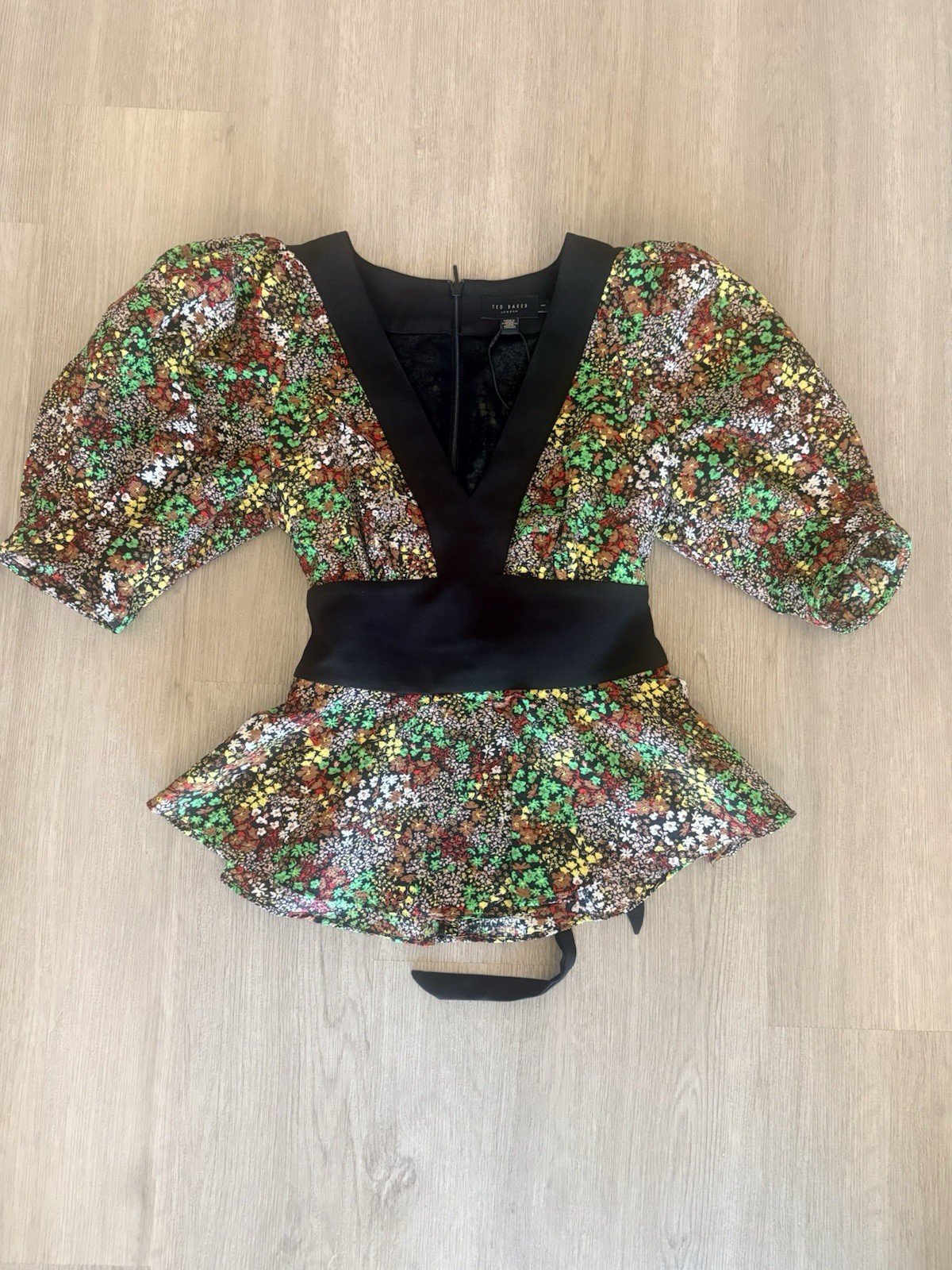 Ted Baker London Floral Sequin Peplum Blouse V-Neck Puff Sleeve Zip L