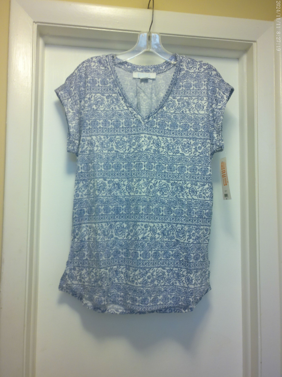 Women’s Bunulu Size Medium Blue & White V-Neck Top New W/Tag