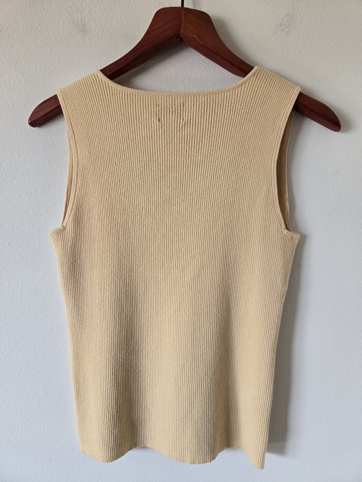Chico’s Size 1 Yellow Ribbed Lightweight Lace Applique Neckline Tank Top