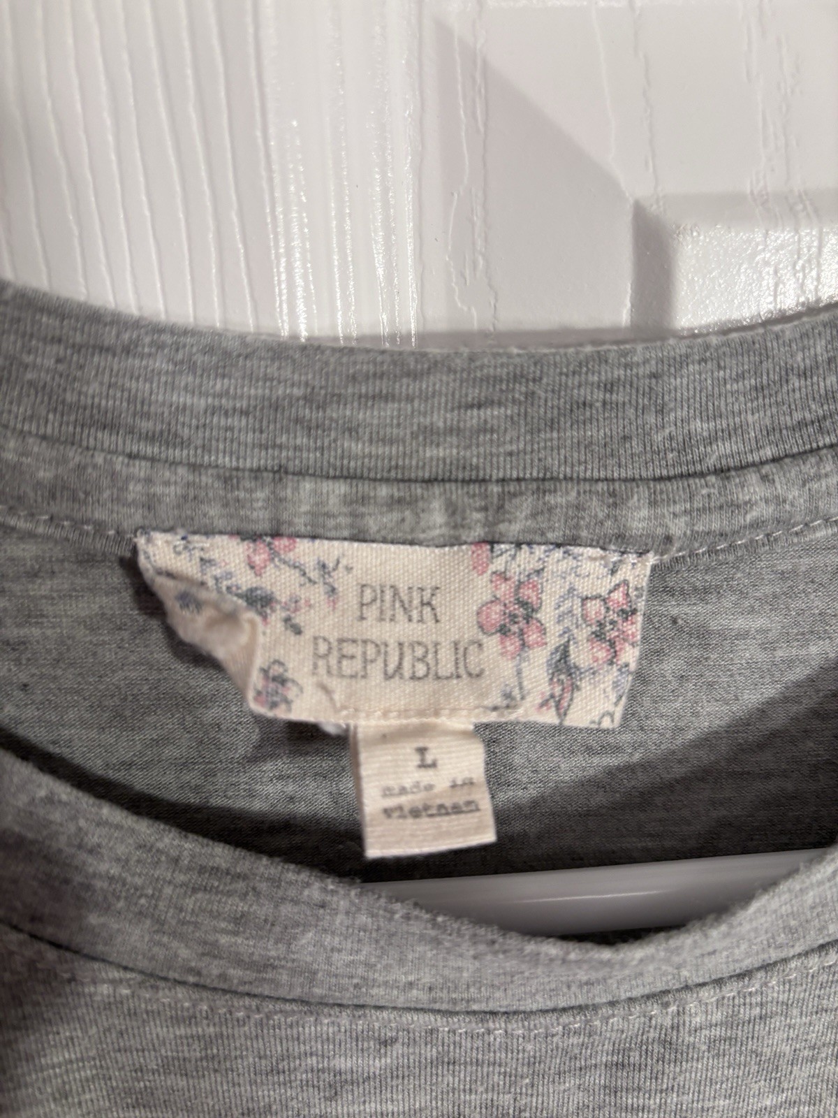 PINK REPUBLIC Gray Twist Front Crewneck Short Sleeve Knit Tee L Comfy Casual ECP