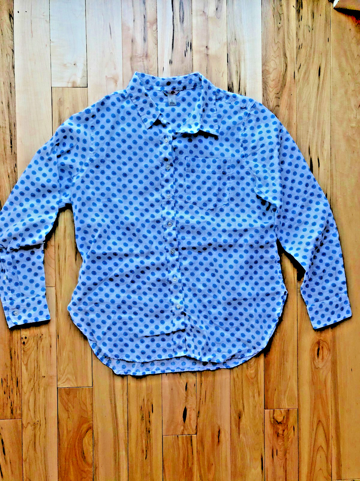 LL Bean Women’s Linen Button down shirt size S in EUC